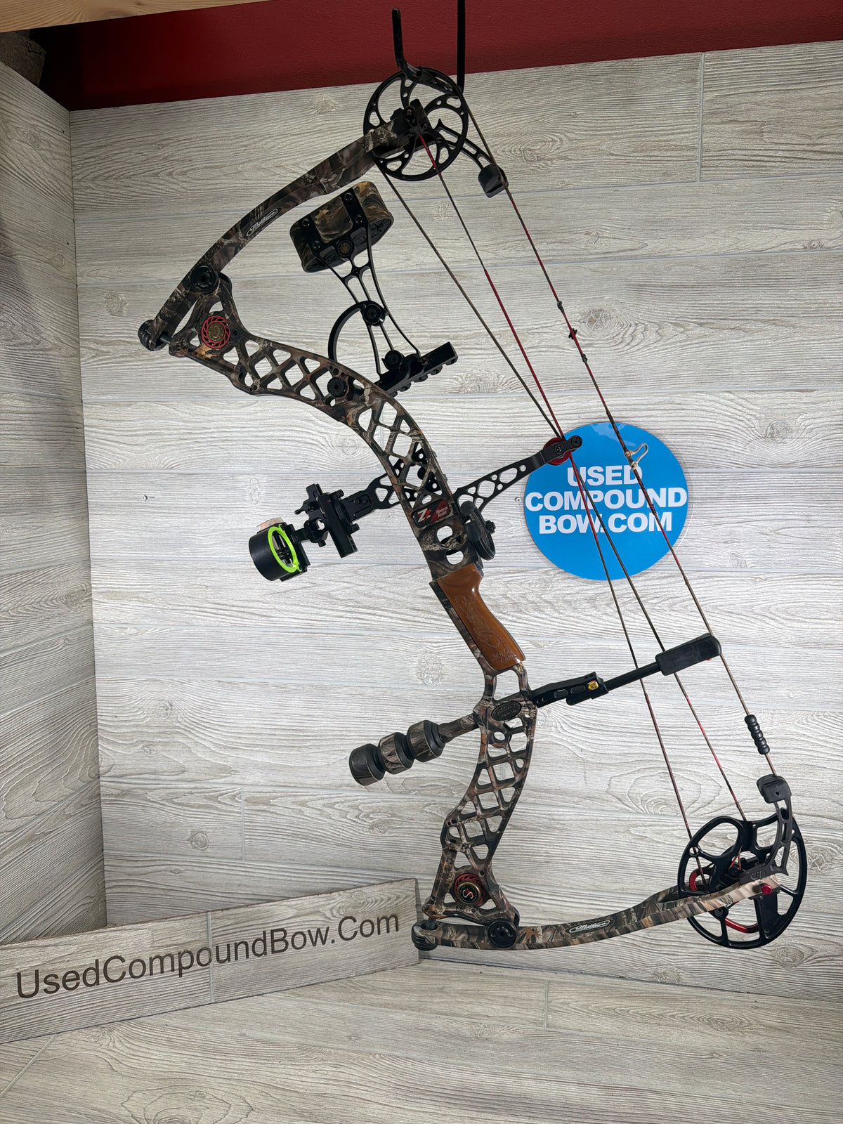Used Mathews Z7 28" 70lb Right Hand Camo Bow pkg
