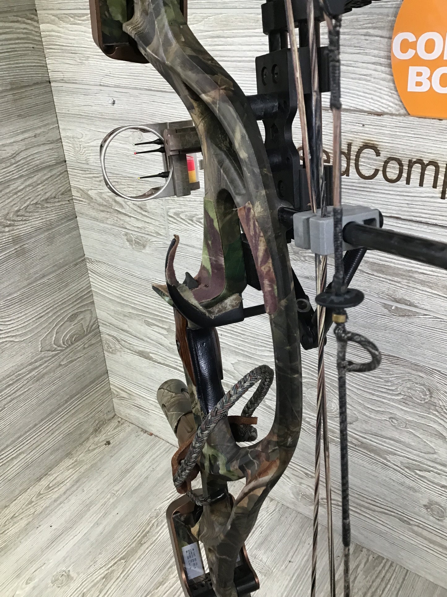 Hoyt UltraMag XT-2000 70# RH PACKAGE