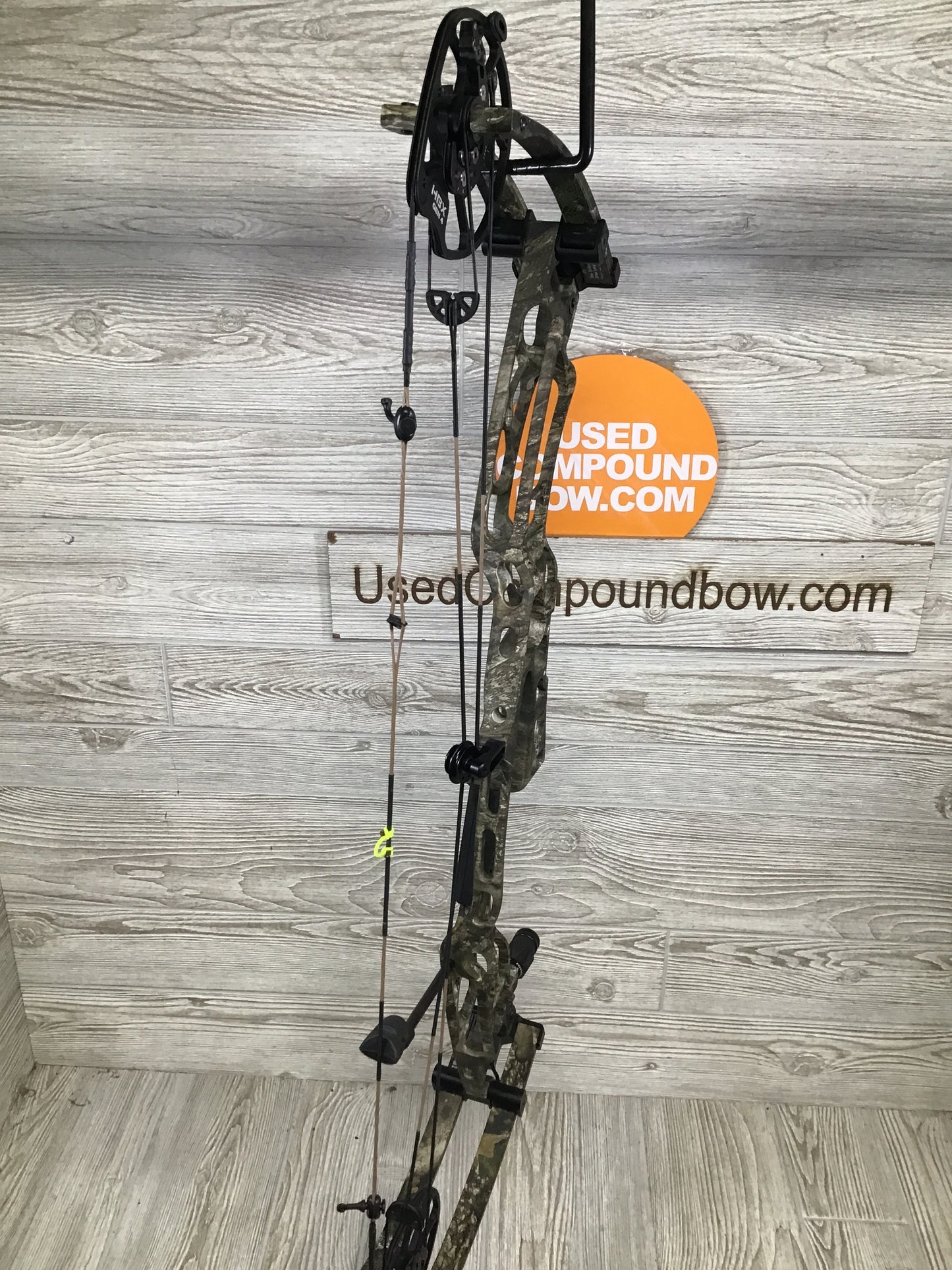 Used Hoyt Alpha AX-2 32 RH Realtree APX 70