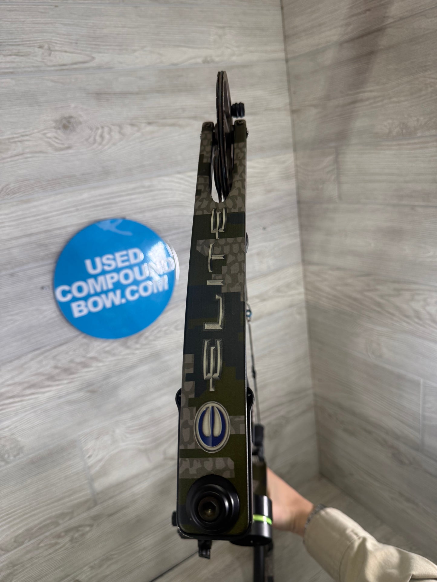 Used Elite Impulse 34 Right Handed Pkg 70lbs 29"