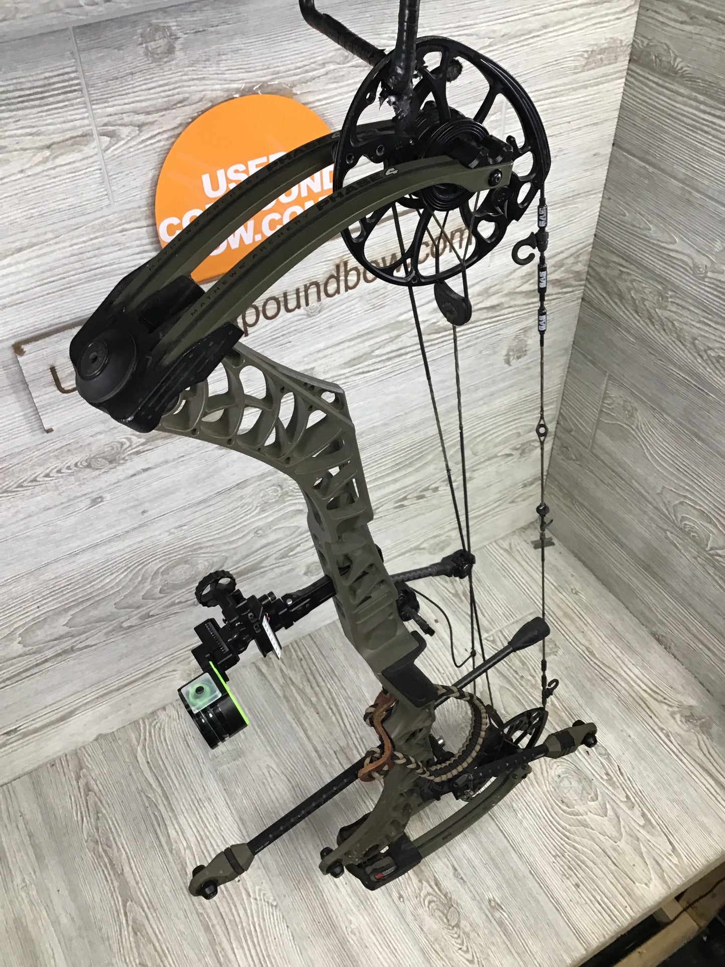 Used Mathews Phase 4 33 Green Ambush 27.5/70# Package
