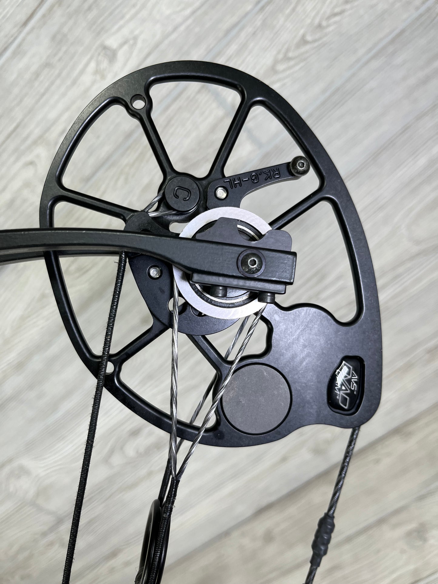 Mathews Chill X Black RH Package 70# MAX