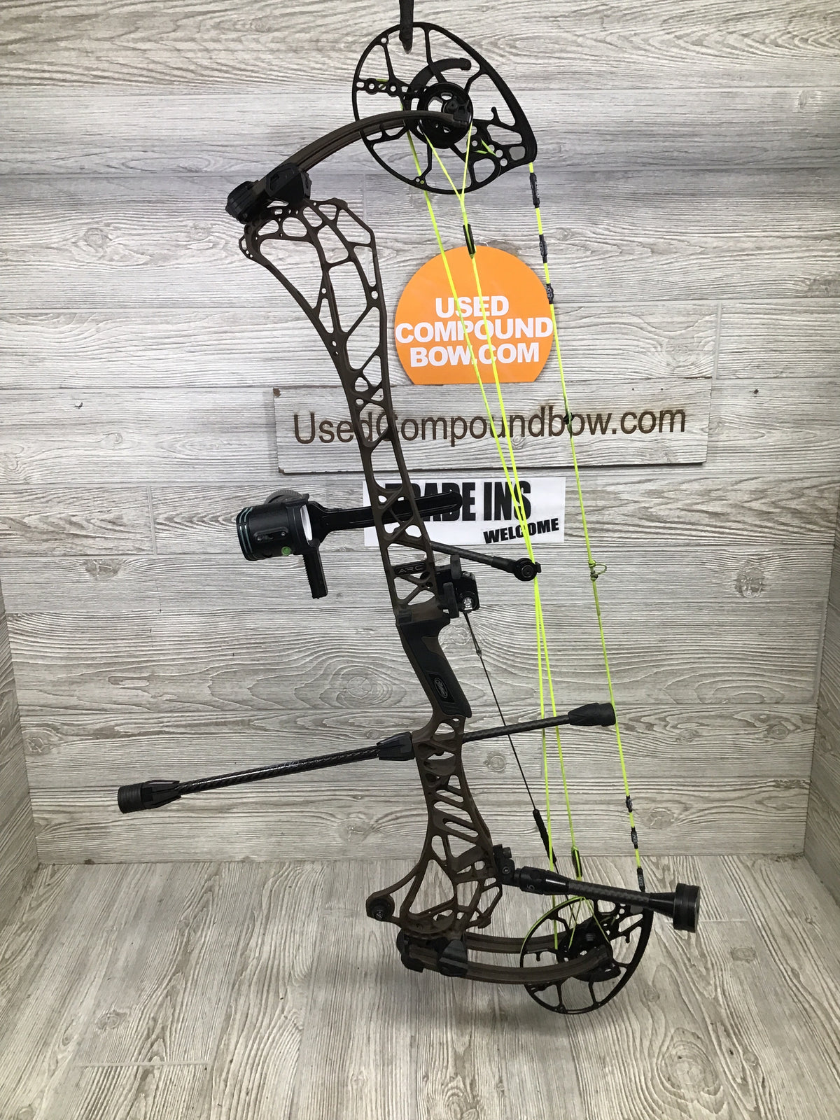 Used Mathews ARC 34 Right Handed Kodiak 28"/70# LOADED PACKAGE