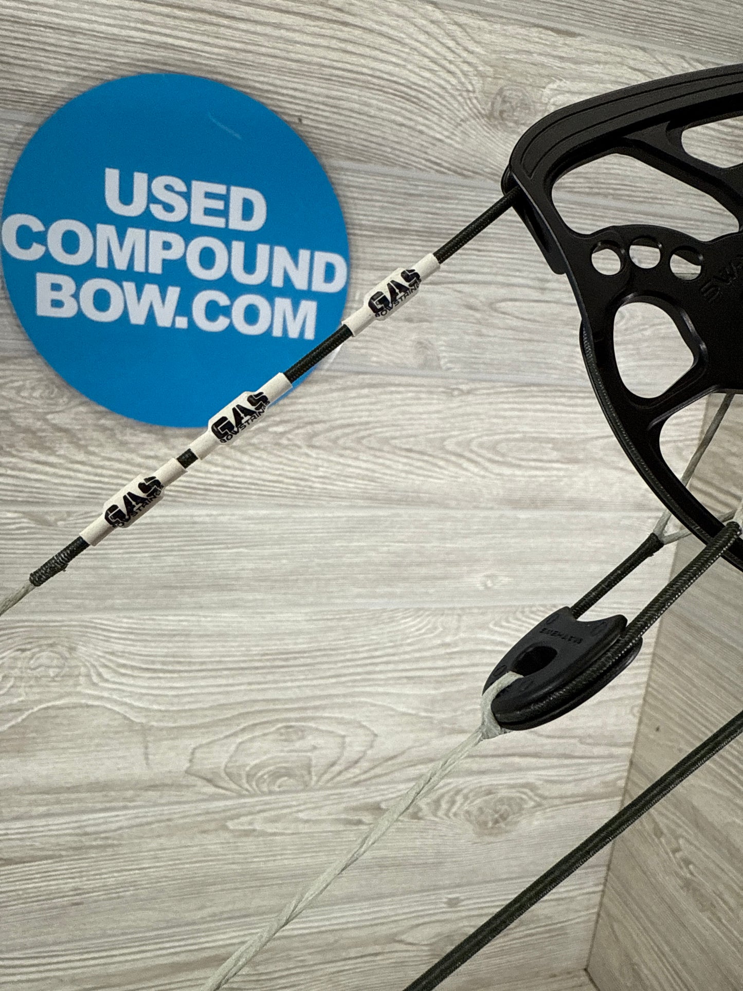 Used Mathews LIFT X 29.5 Black Riser with KUIU Limbs RH Bow