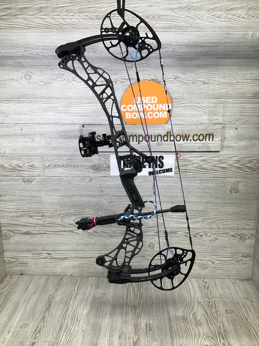 Used Mathews Lift RS Right Handed Shale Riser/ Black limbs Lightweight Limb Package