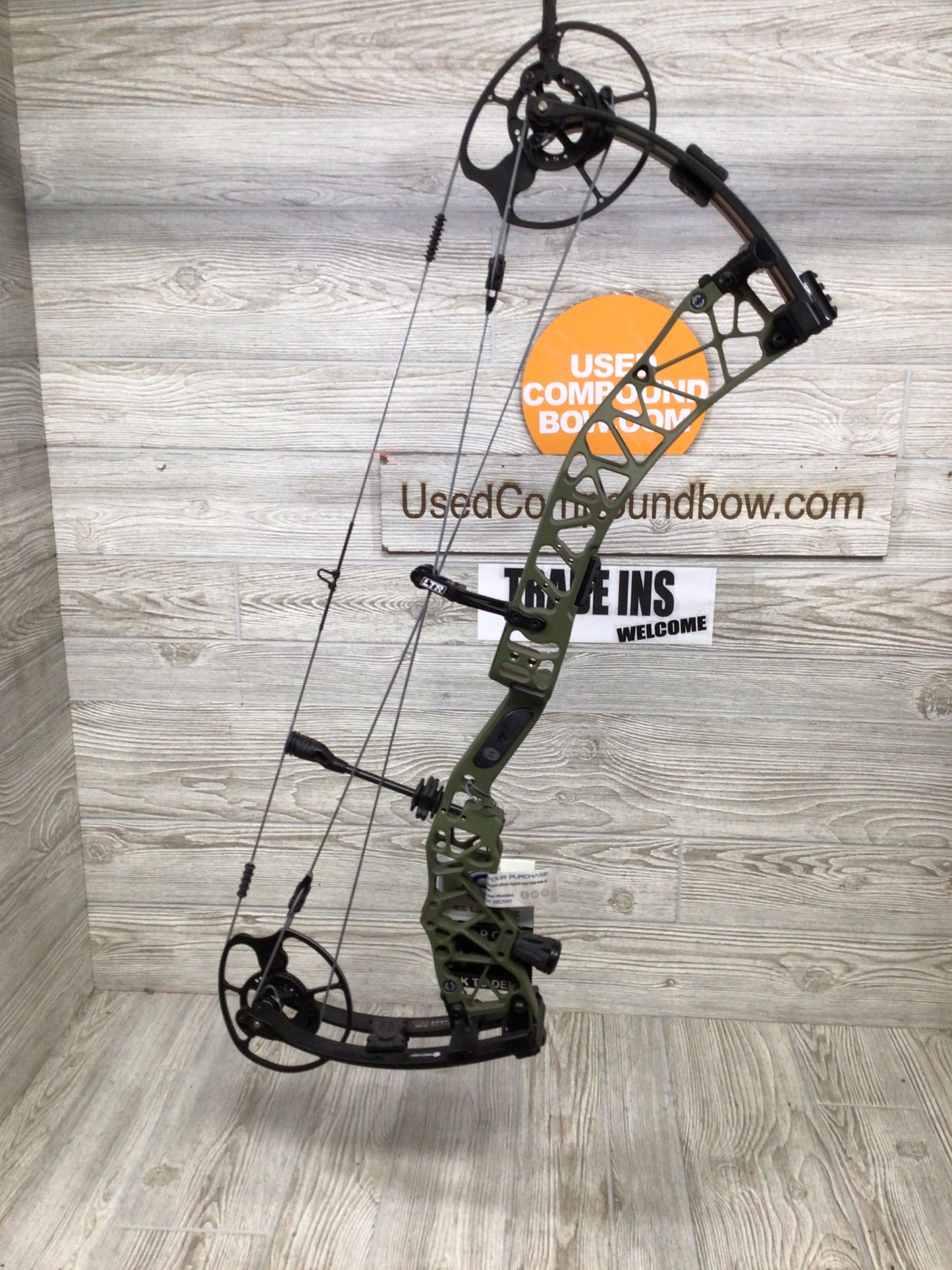 Elite Varos Right Handed 60-70# 25.5-31" OD Green