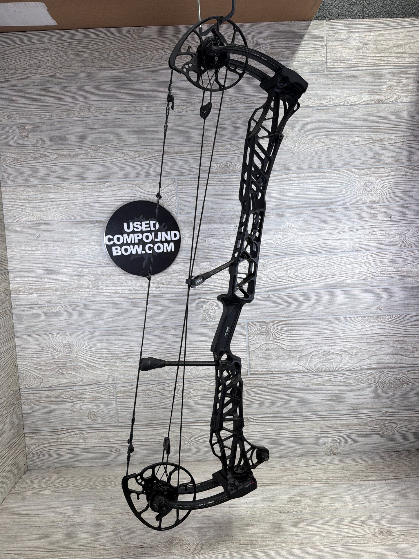 Used Mathews Lift X 33 RH Black Bow