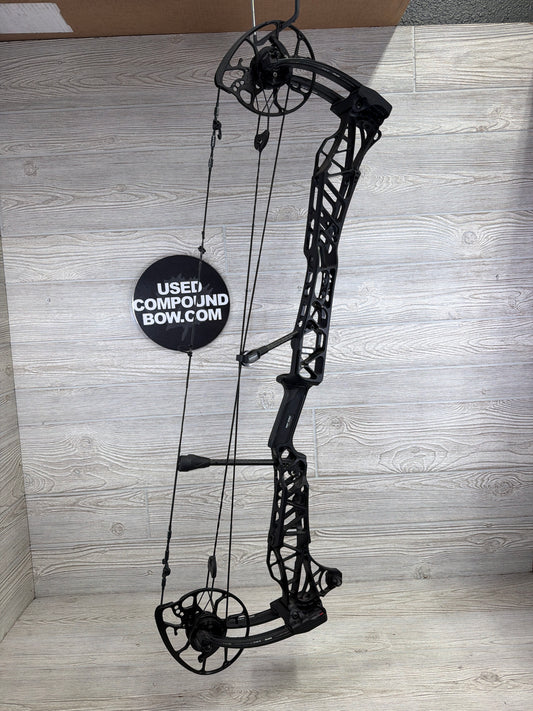 Used Mathews Lift X 33 RH Black Bow