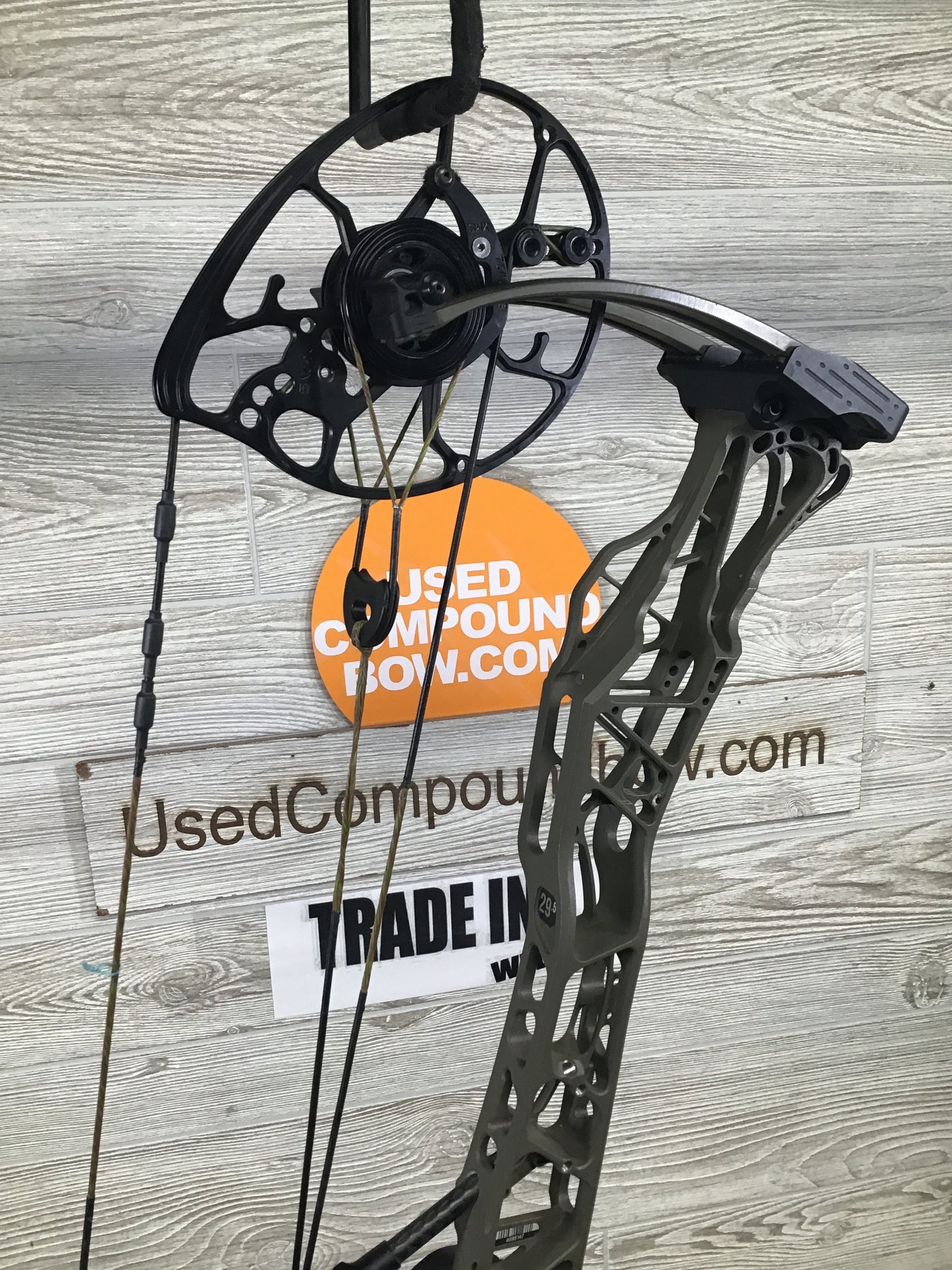 Mathews Lift 29.5 Right Handed Green Ambush (NEW STRING)