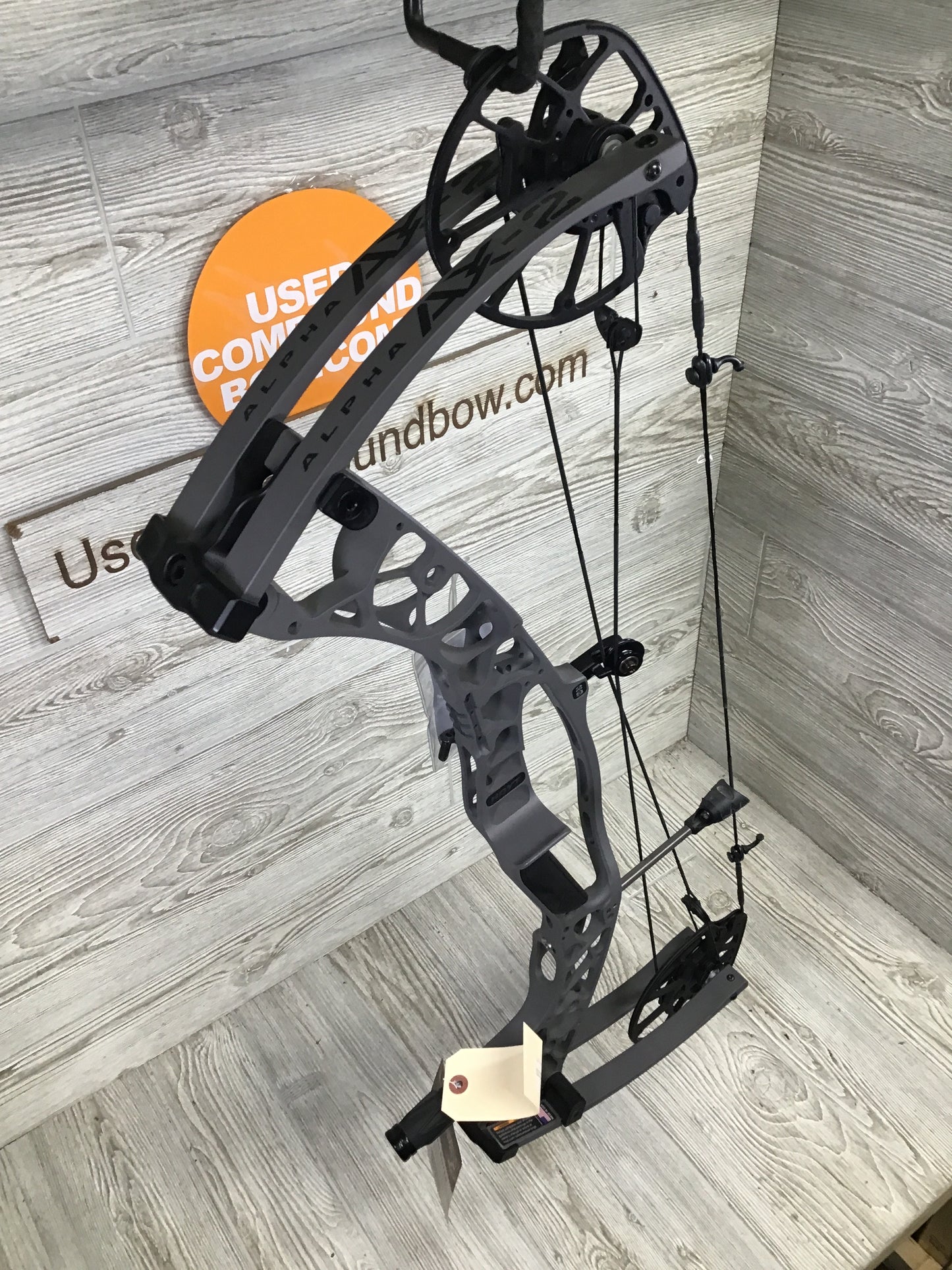 NEW Hoyt Alpha AX-2 29 Right Handed Tombstone 60-70#/25-30"