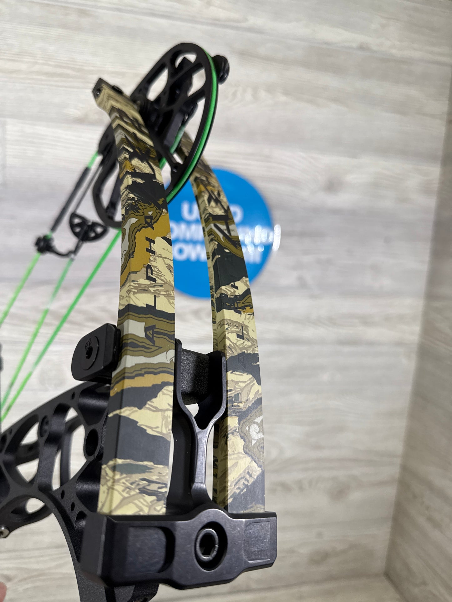 Hoyt Alpha AX-2 32 RH Black Riser Origin Limbs 29" 60#