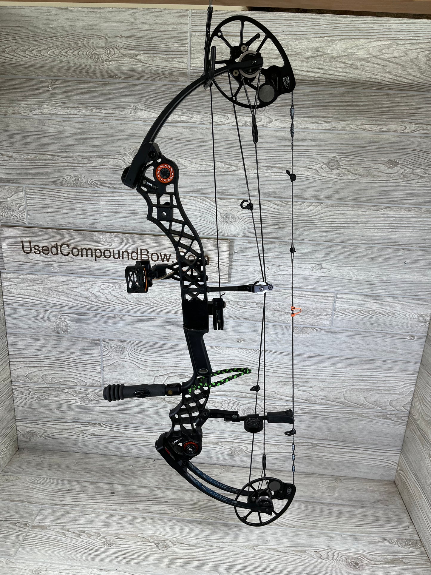 Mathews Chill X Black RH Package 70# MAX