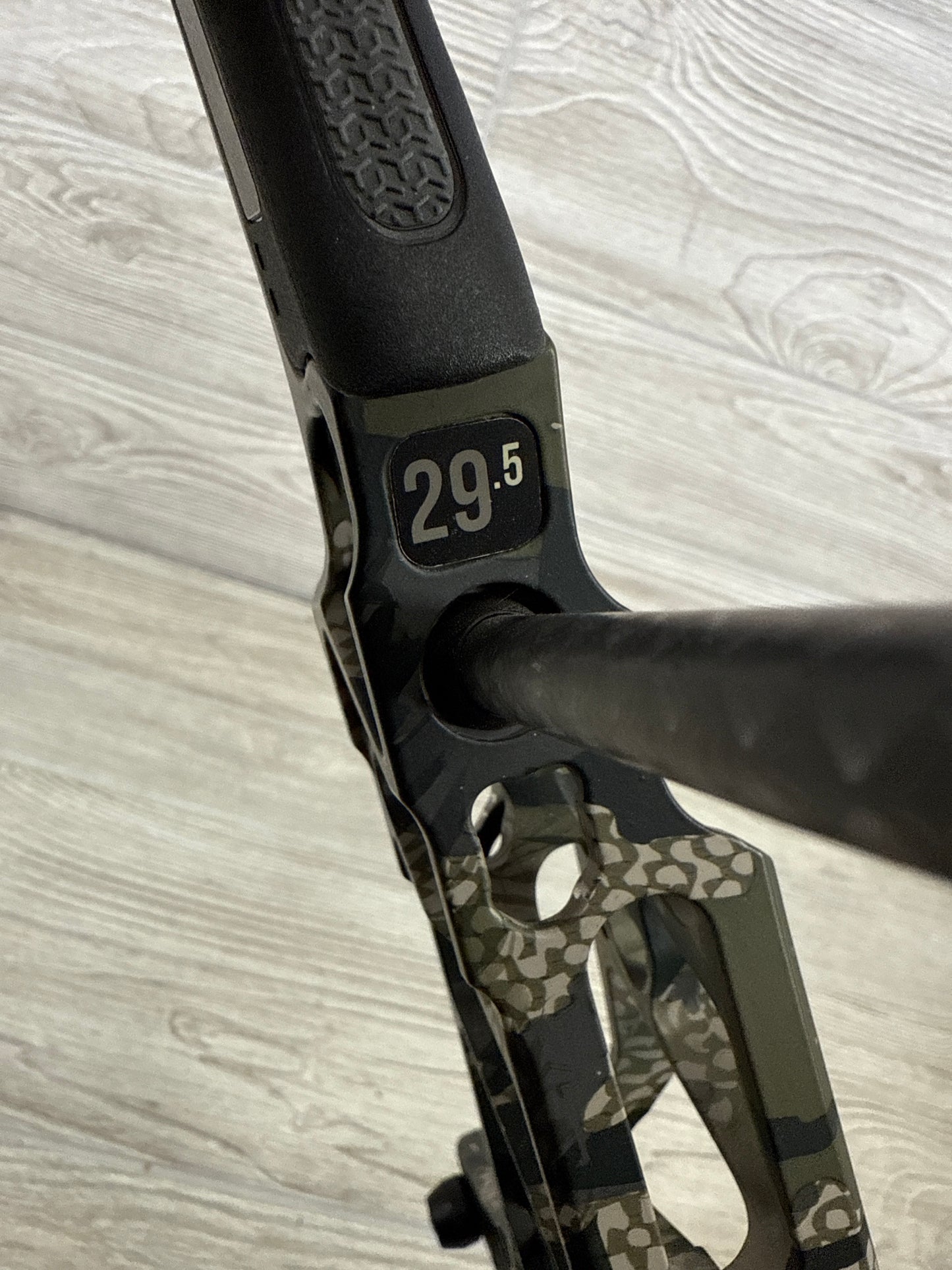 Used Mathews LIFT X 29.5 29" 70# KUIU RH Bow