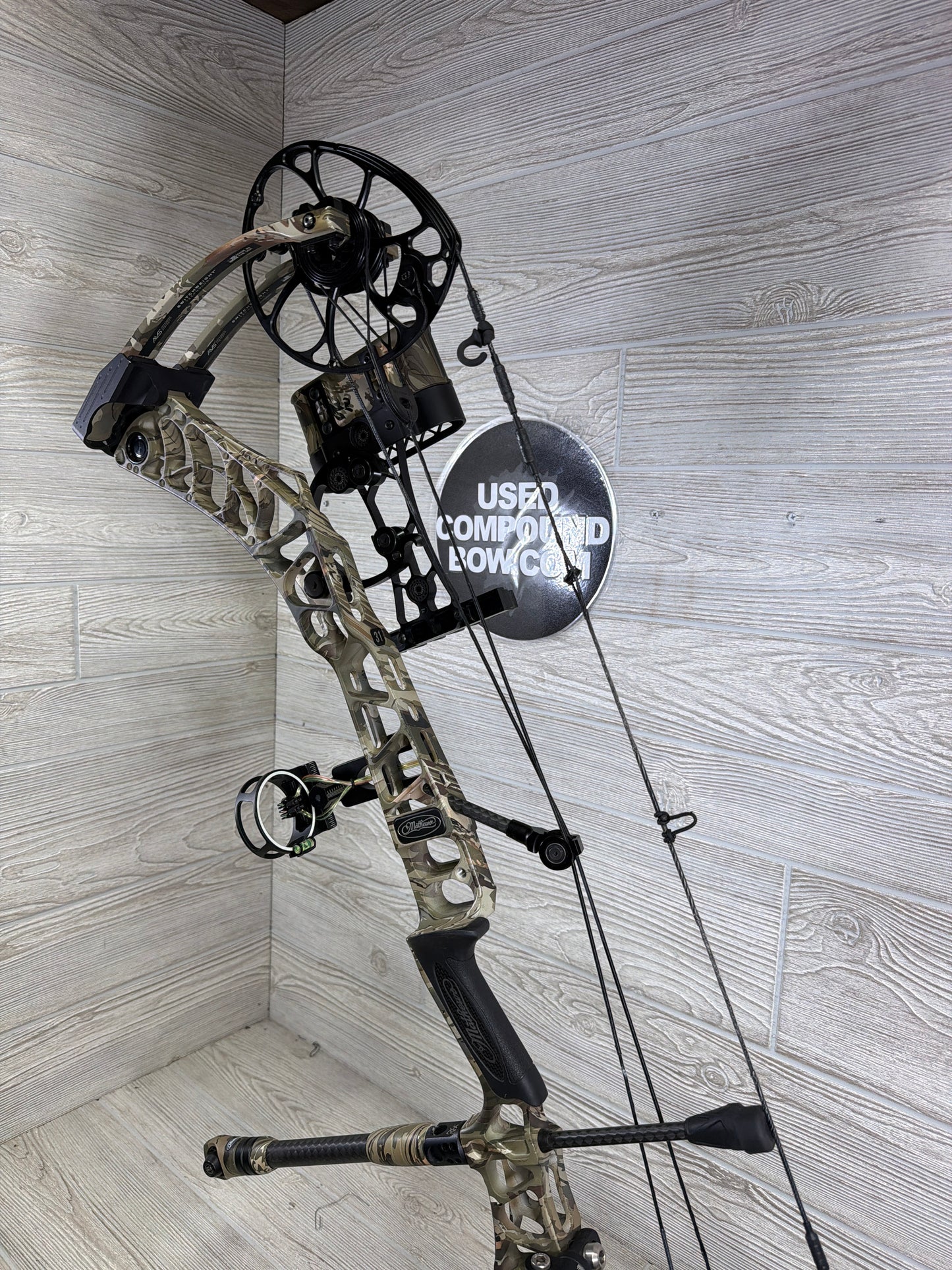 Used Mathews V3 31 Right Hand Under Armour Camo W/ Mathews Accessories