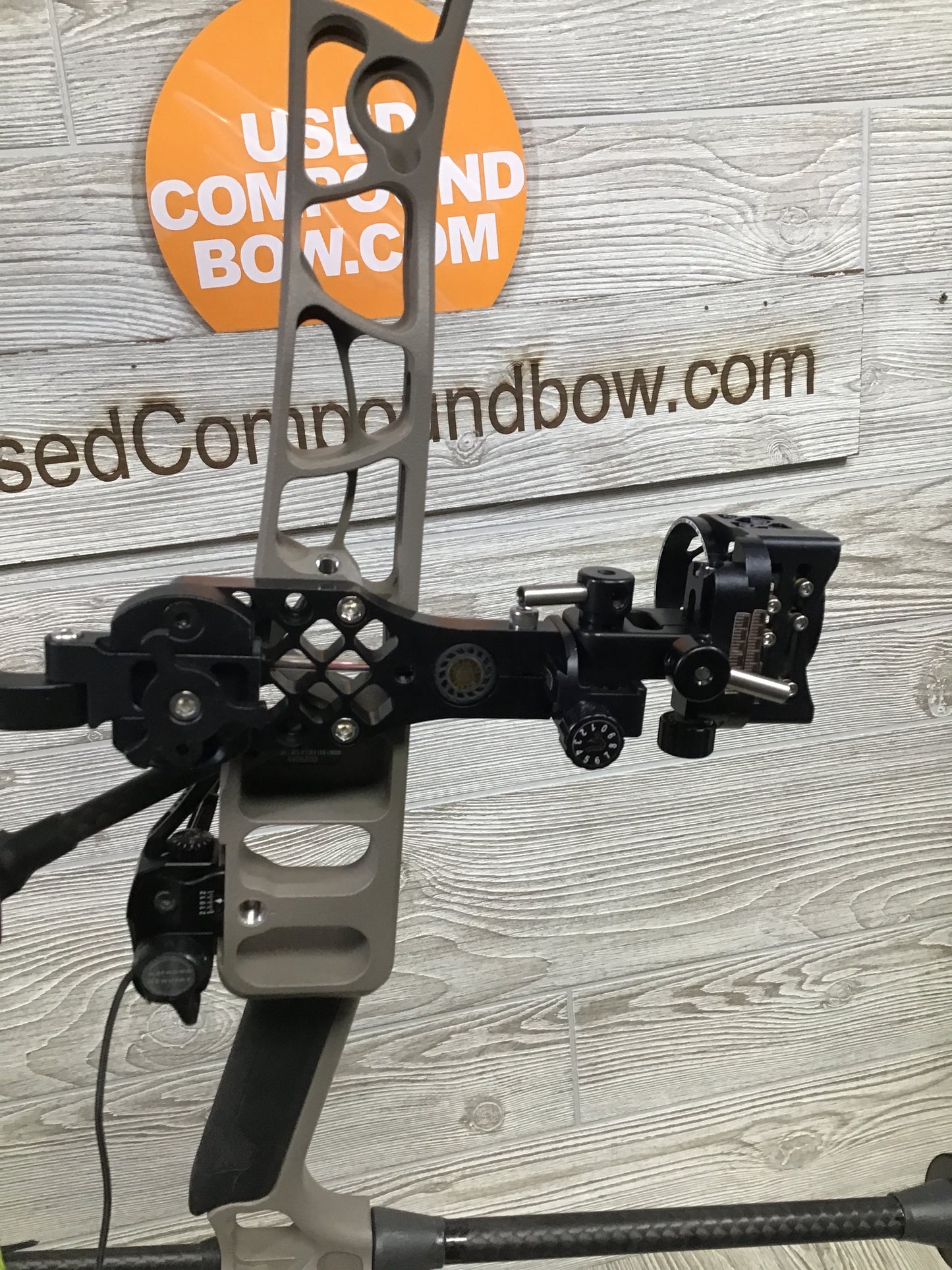 Mathews Used V3X 33 Right Handed Granite 28.5" 65lb RTH PKG