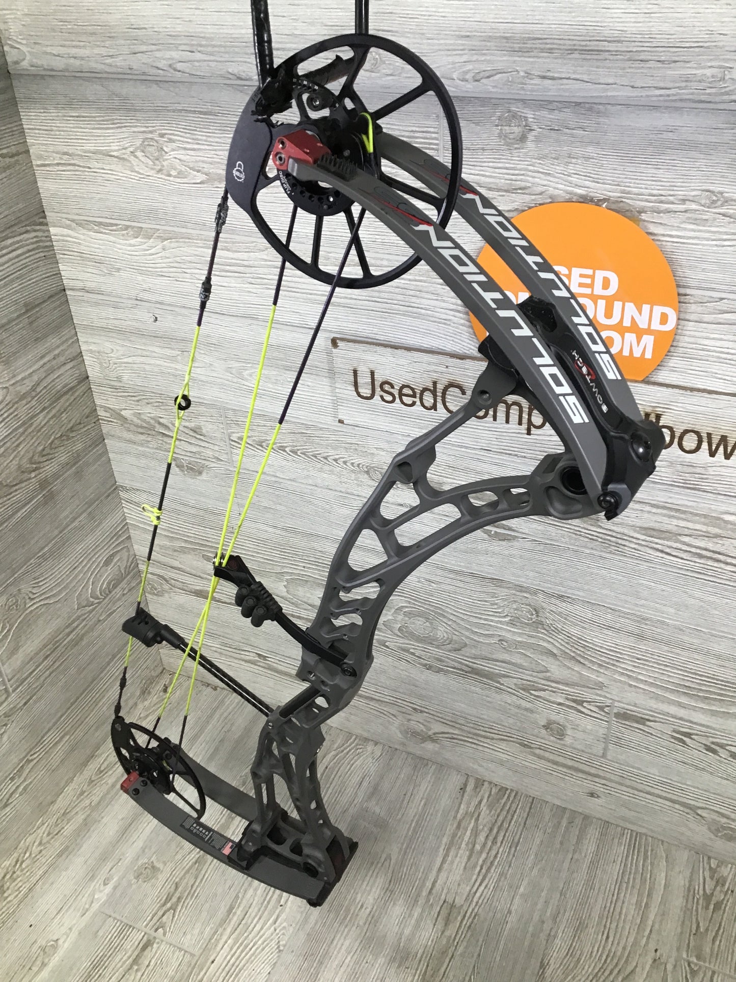 Used Bowtech Solution SS RH 60-70# Smoke Gray
