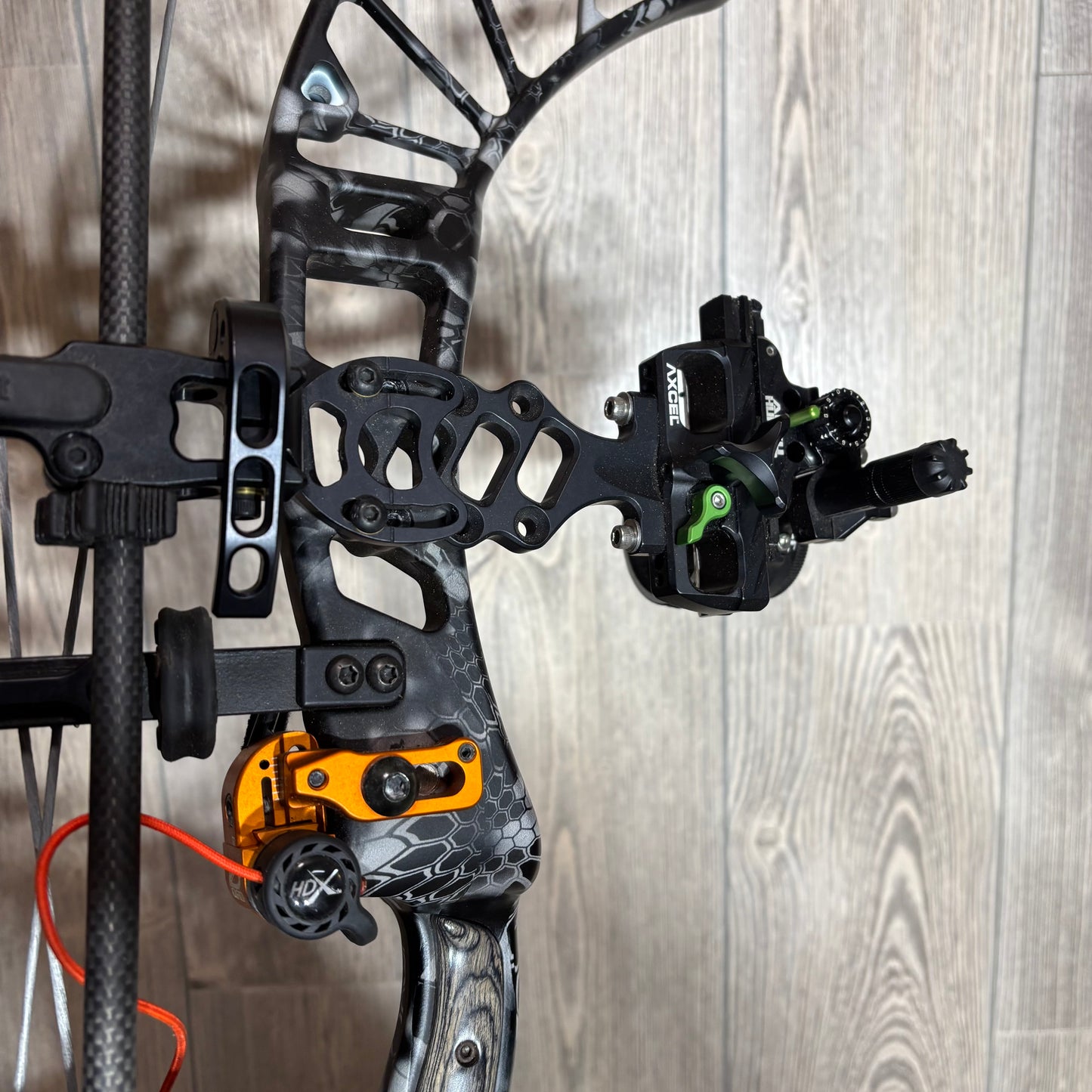 Used Obsession Def-Con 6 RH 28" 70lb Bow Package