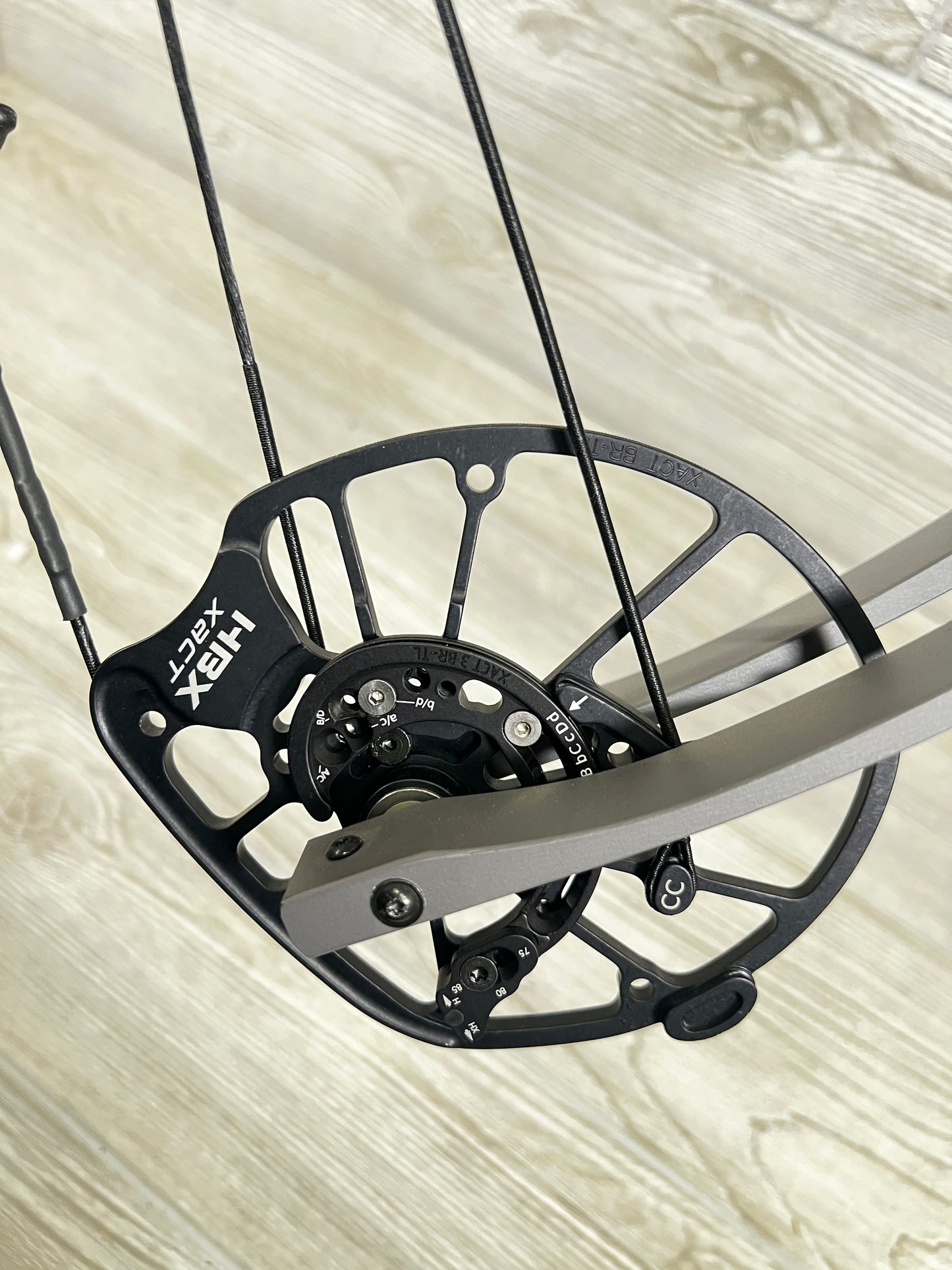 Used Hoyt Alpha X 30 Tombstone 60-70# 25" - 30" Right Hand