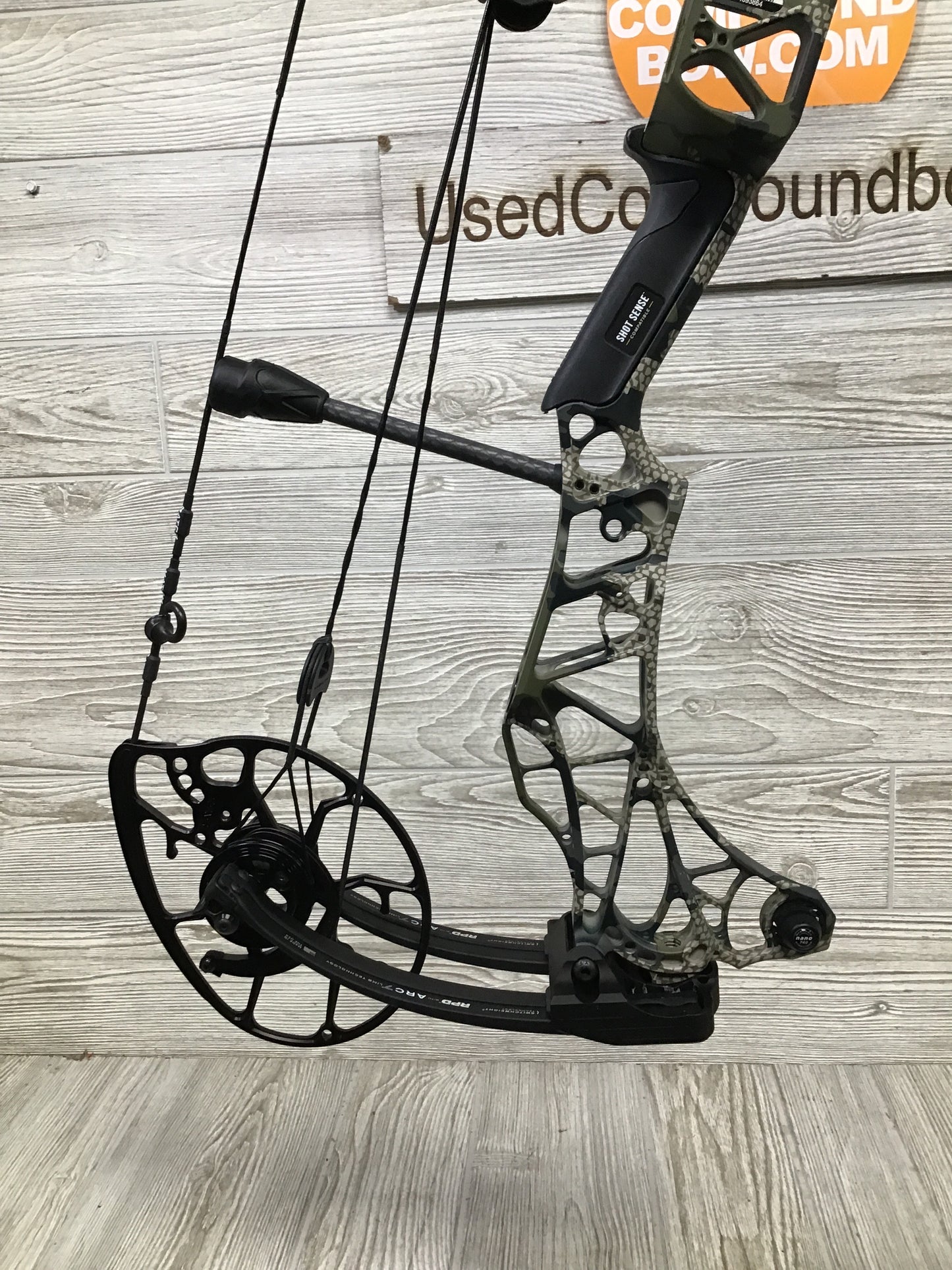 Used Mathews Lift X 29.5 Right Hand Kuiu Verde riser/ Black limbs 27"/70#