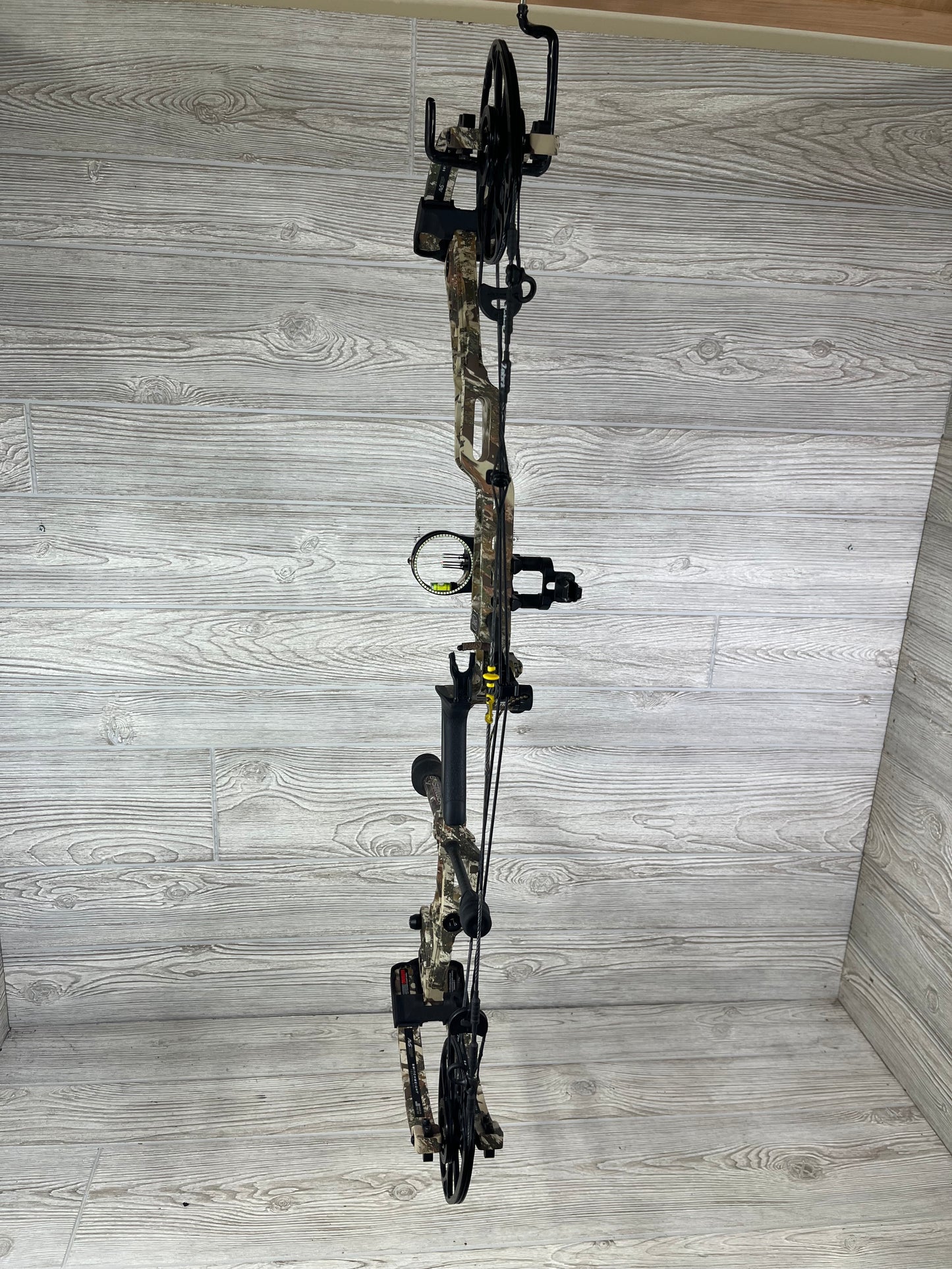 Used Mathews V3 31 Right Hand First Lite LOADED Package