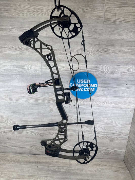 Used Mathews VXR 28 Green Ambush Bow Right Hand 70lb package