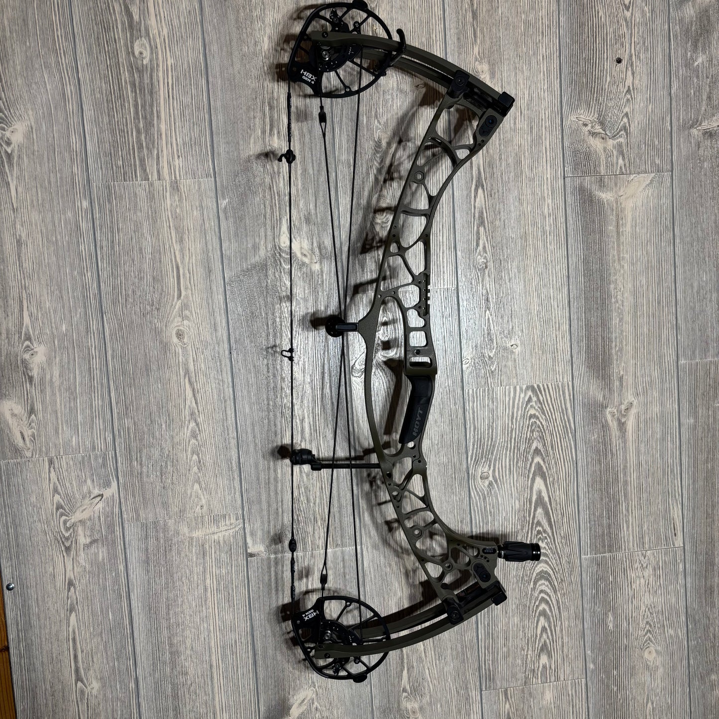 Used Hoyt Alpha AX-2 32 RH Wilderness
