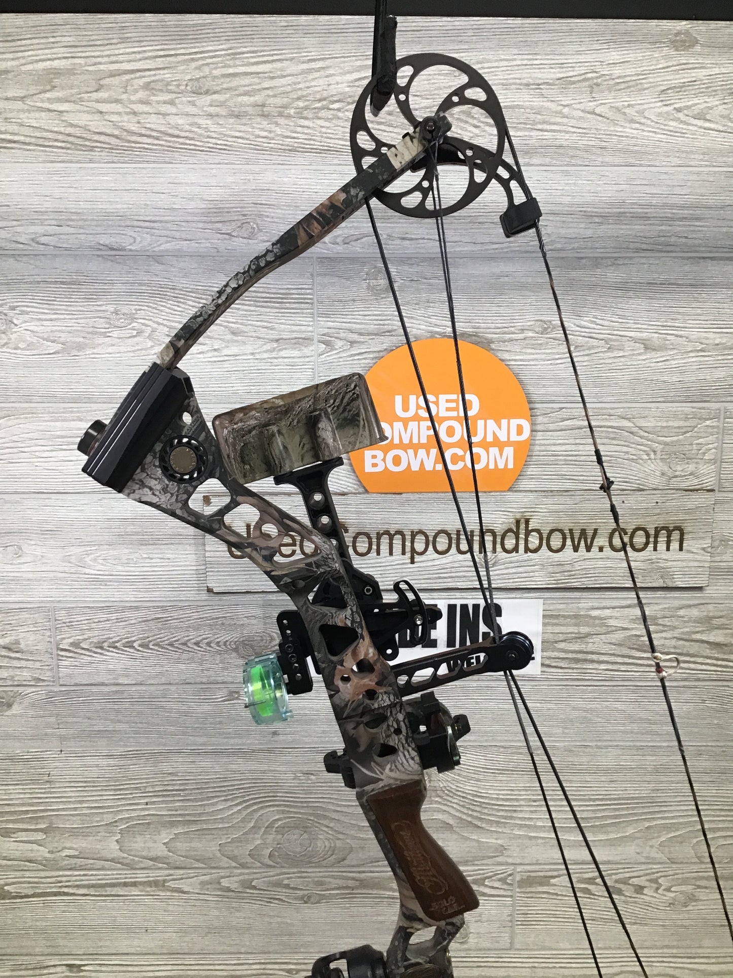 Mathews Outback 29" 60-70lb Right Handed Bow package Excellent shape