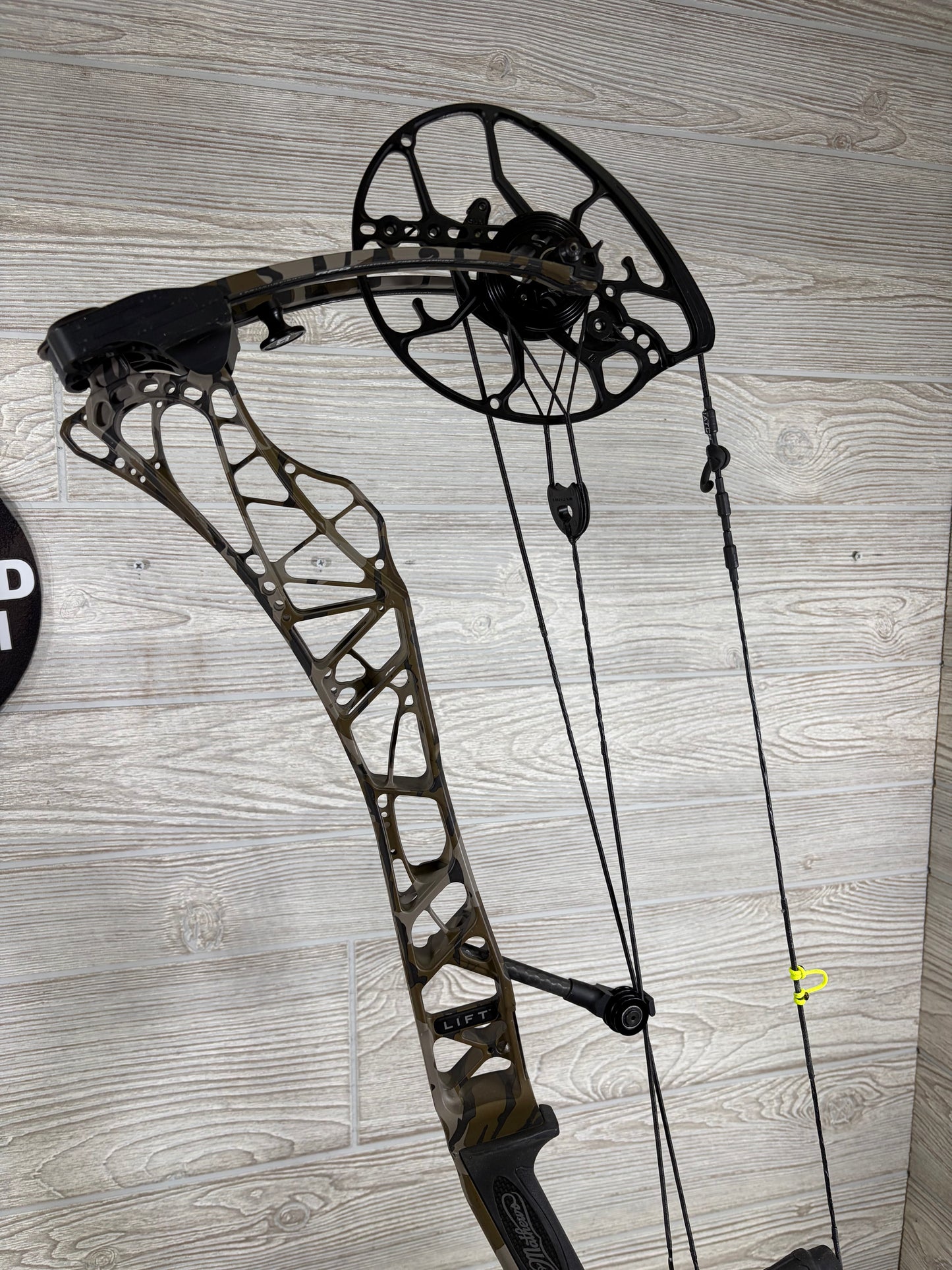 Used Mathews Lift 29.5 Mossy Oak Bottomlands Right Hand