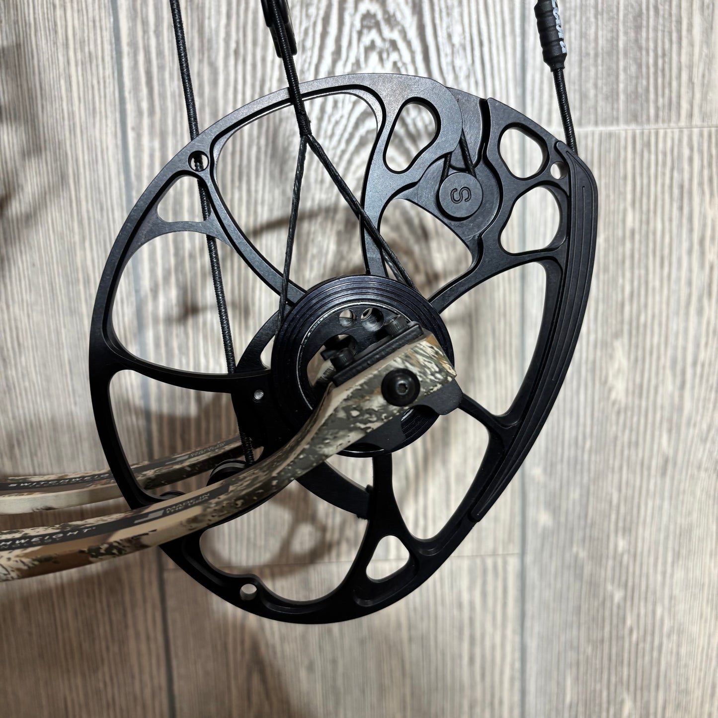 Used Mathews V3 31 Right Hand First Lite Package