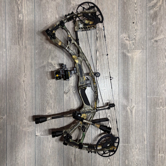 Used Hoyt RX-7 Right Hand 60-70# Realtree Package with SystmX Strings