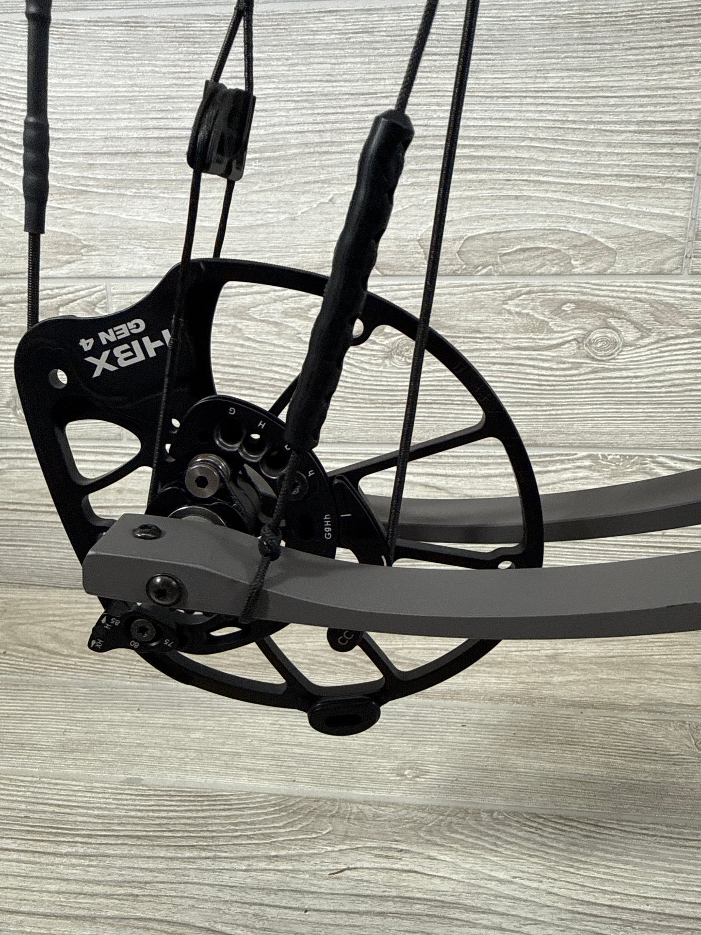 Hoyt RX-9 Ultra Right Handed 60-70# Tombstone 27.5/70 with rest