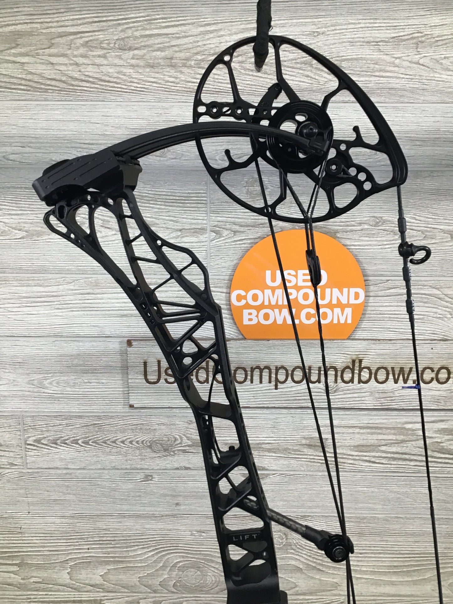 Used Mathews Lift X 29.5 Right Hand Black Bow 29/70