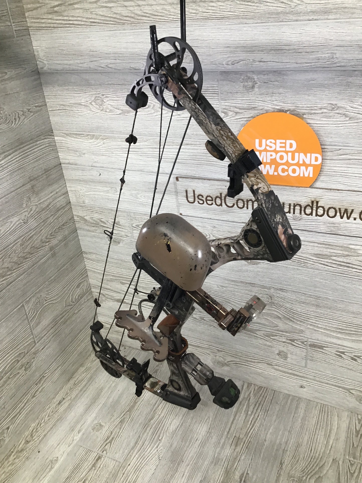 Mathews Outback 27" 60lb Right Handed bow Package