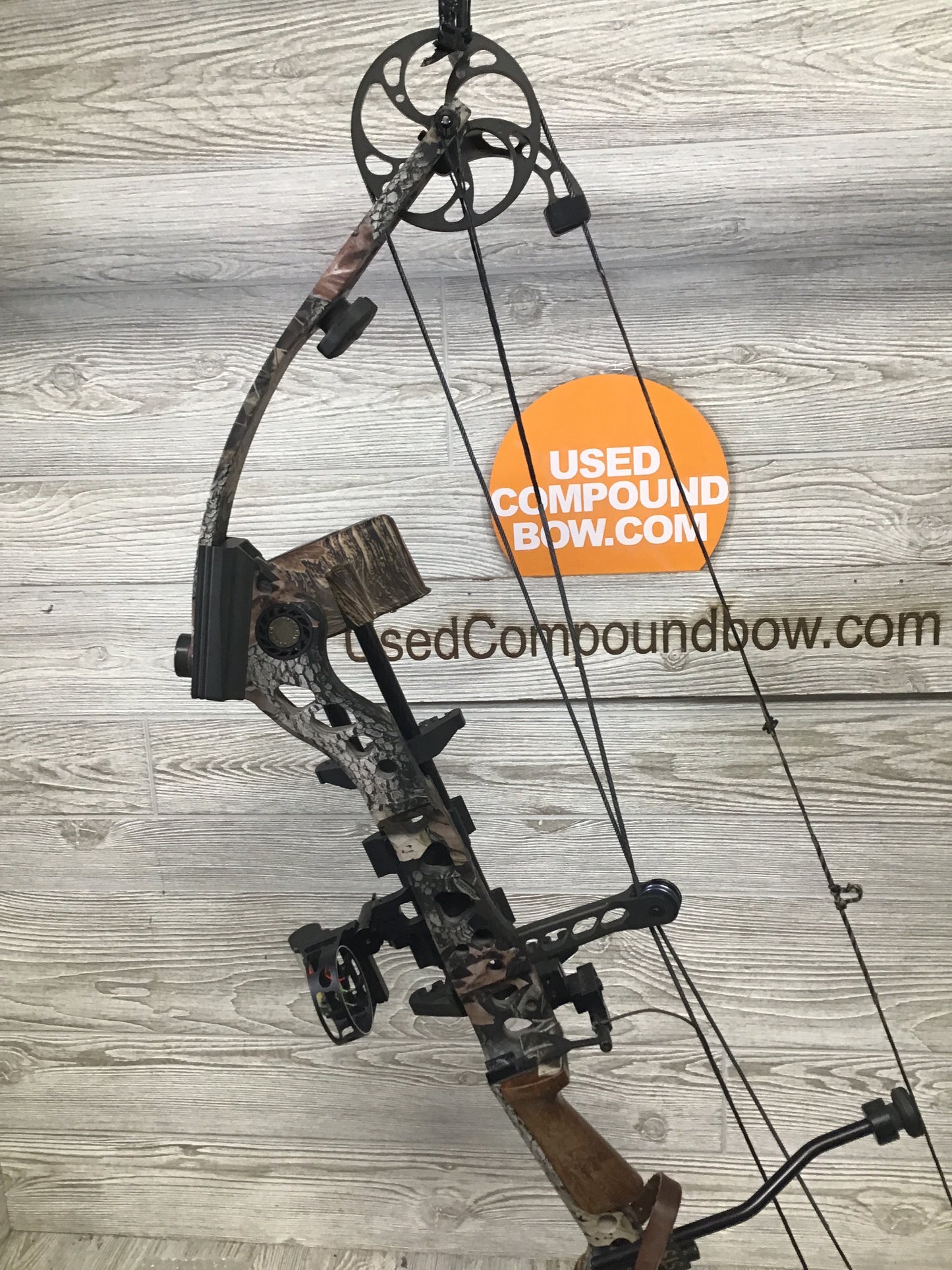 Used Mathews Ovation Right Handed 60# 28" package