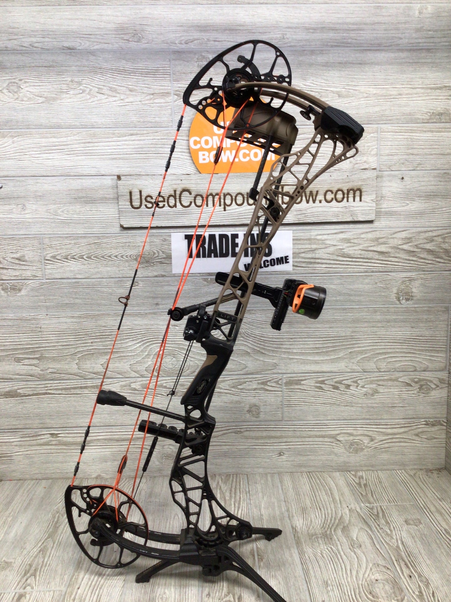 Used Mathews Lift X 29.5 Left Hand Earth Fade to Black LOADED Package