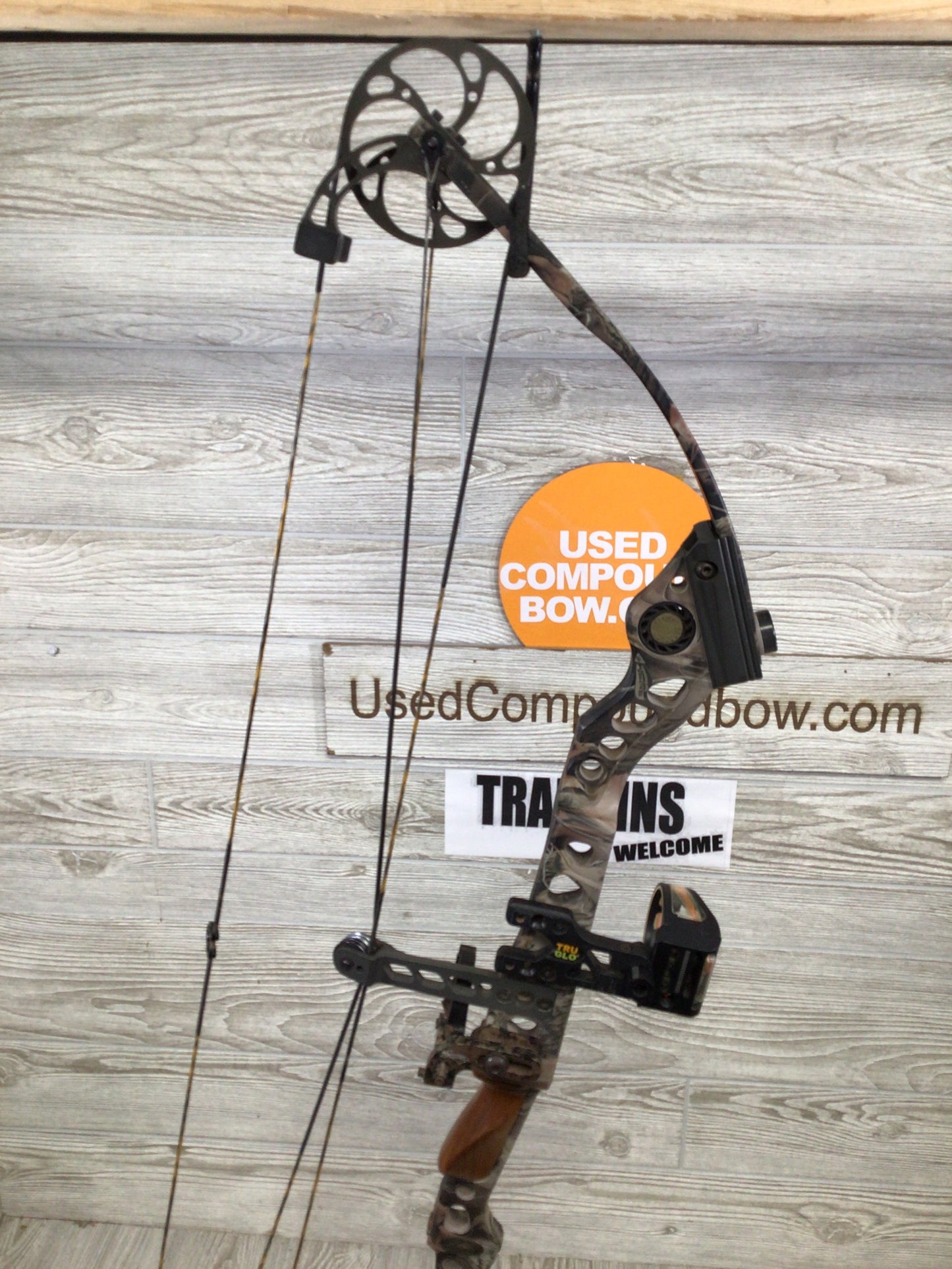 Used Mathews Ovation Right Handed 60-70# 30" package