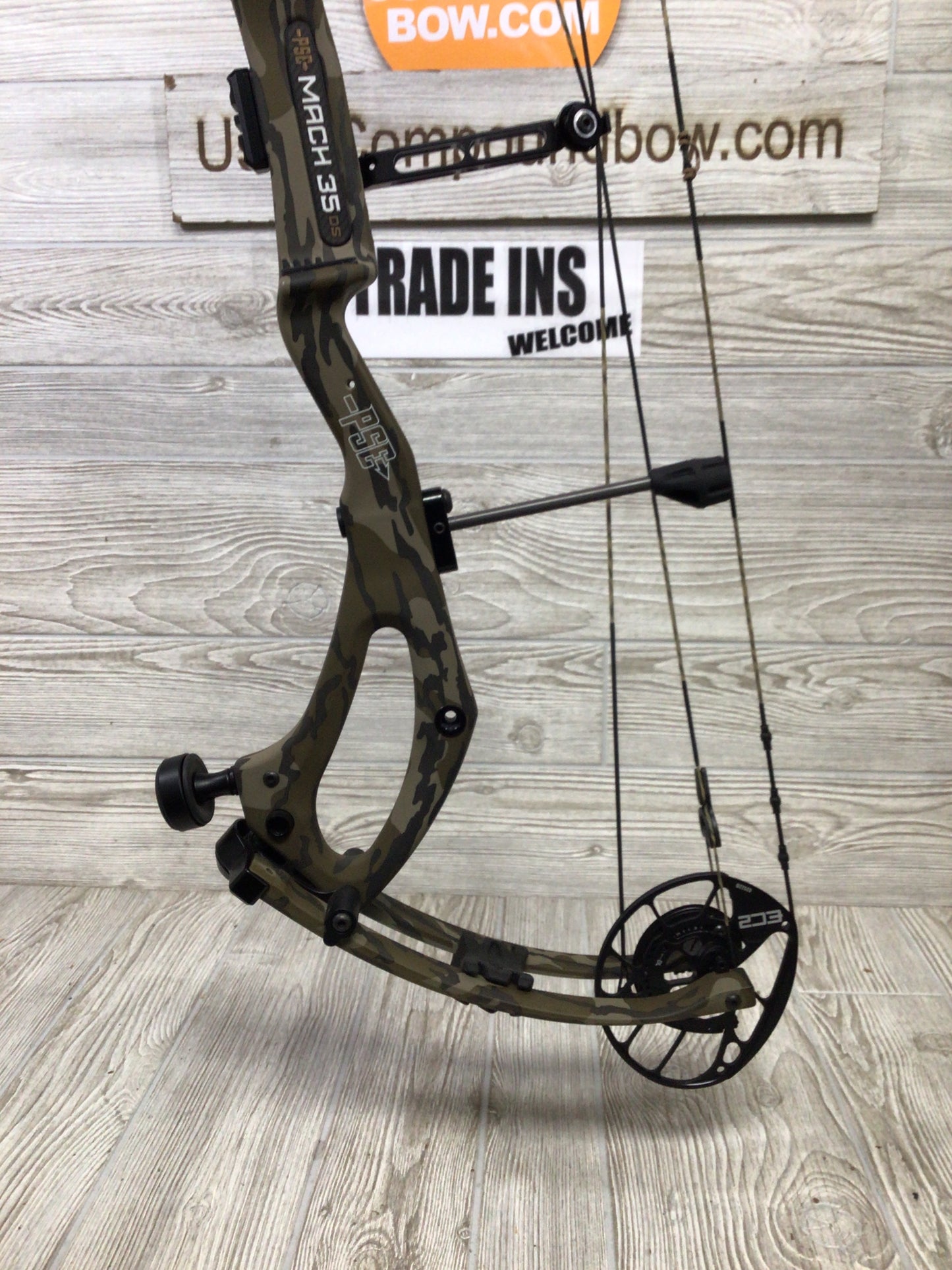 PSE Mach 35 right hand mossy oak bottomlands 60-70# 27-32.5"