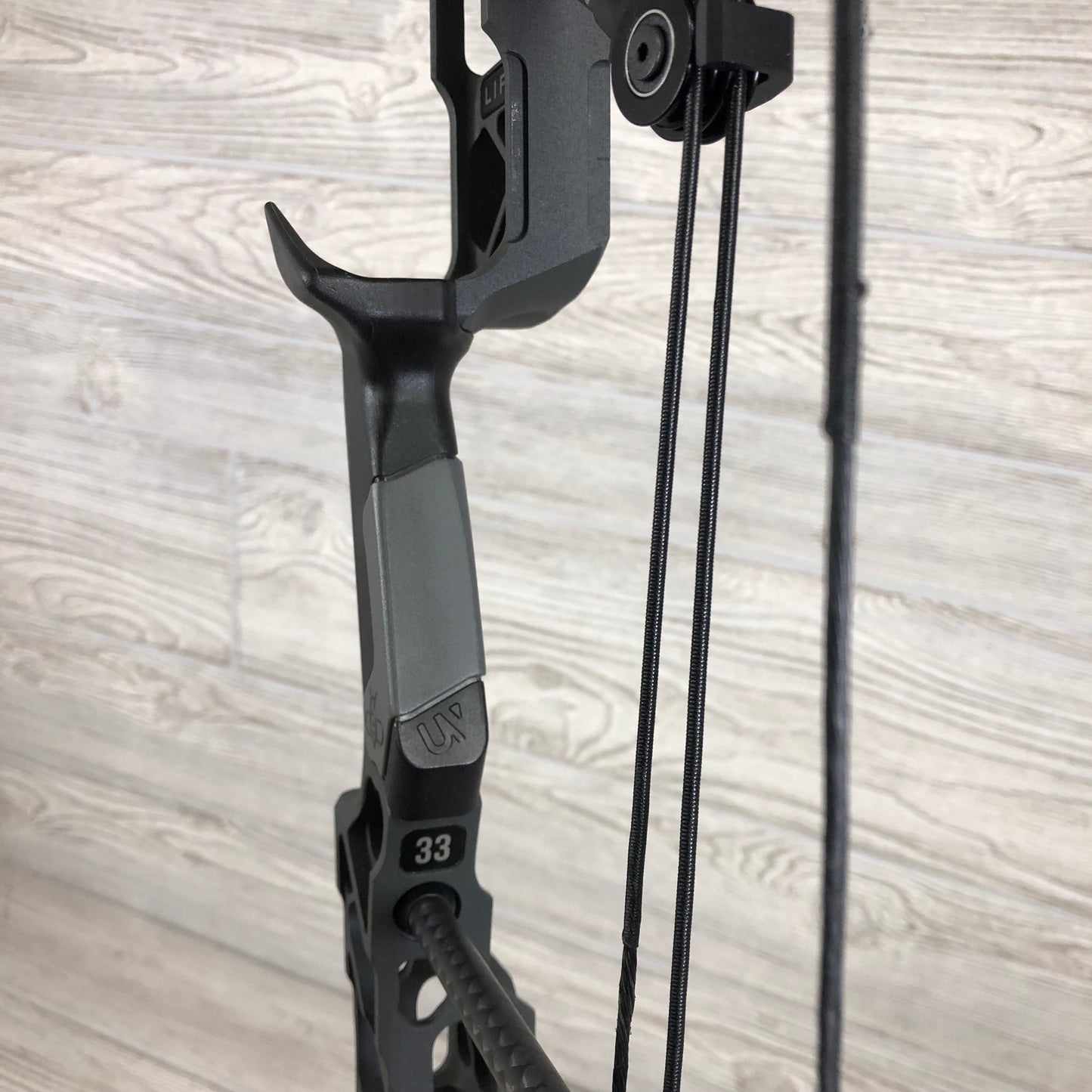 Used Mathews Lift X 33 Shale Right Hand with ultra view grip