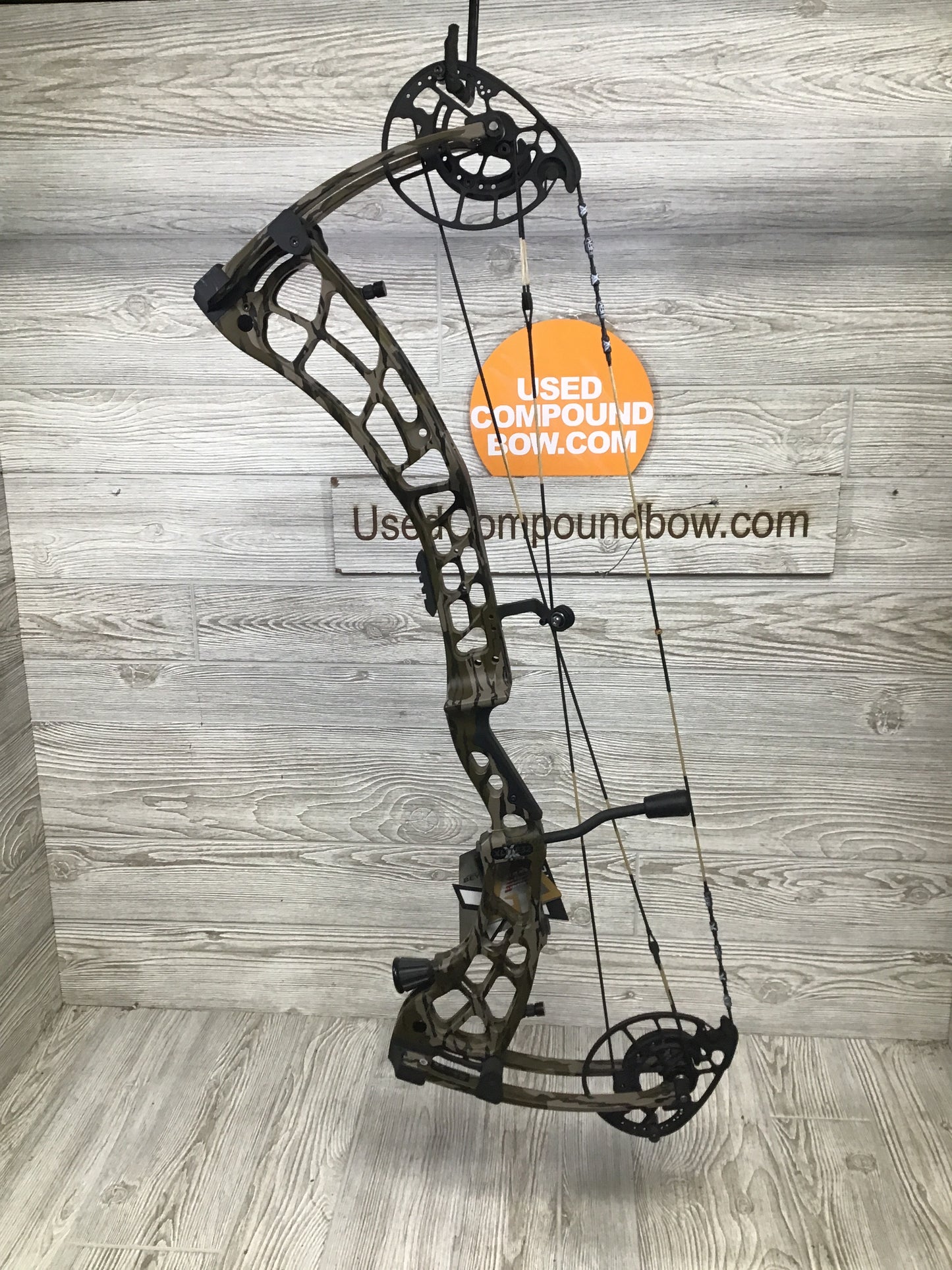 Xpedition Xlite 32 55-65# Mossy Oak Bottomlands 25-30.5"