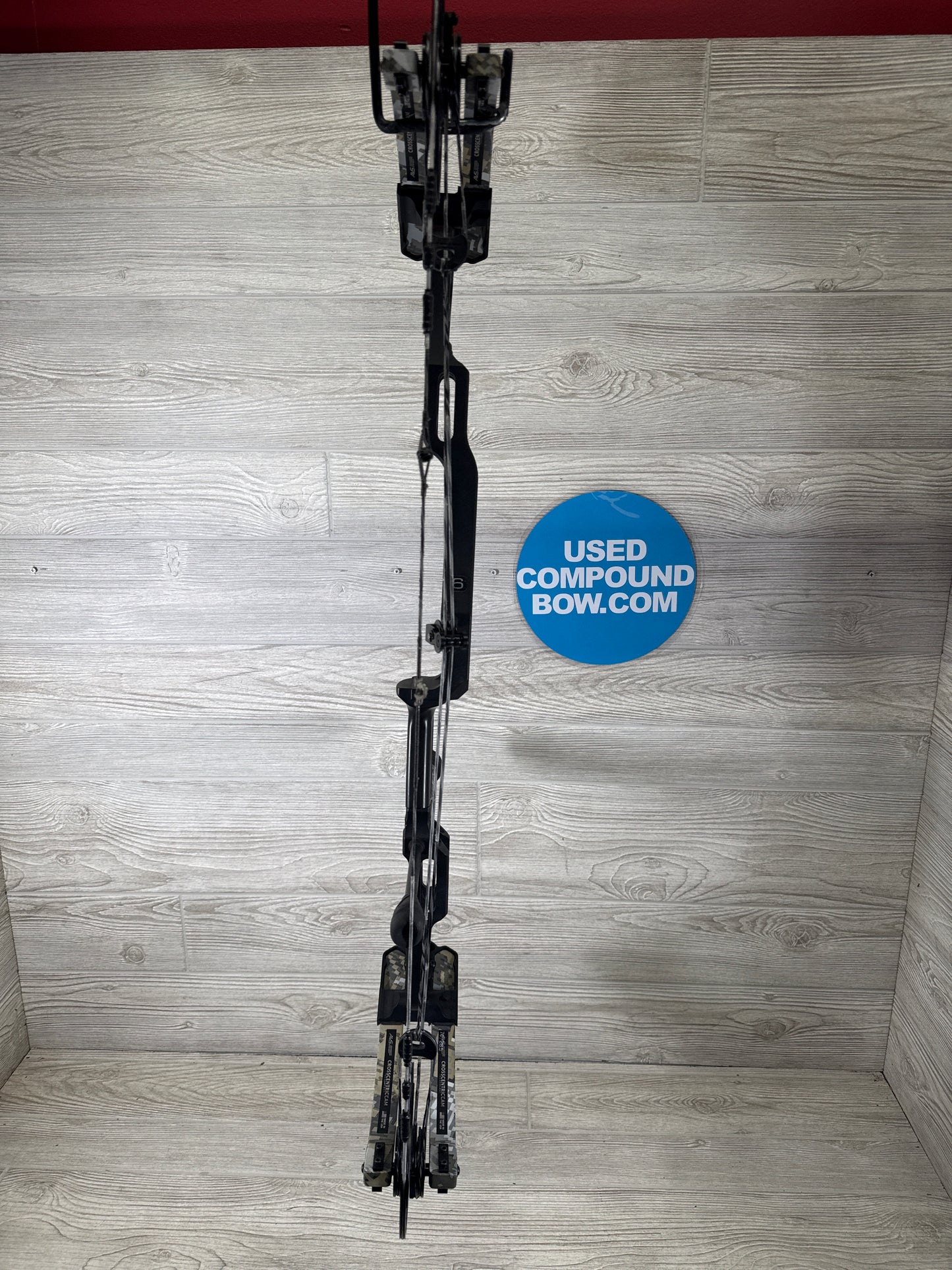 Used Mathews Halon 32 6 Black Riser Elevated II Limbs 30in 70#