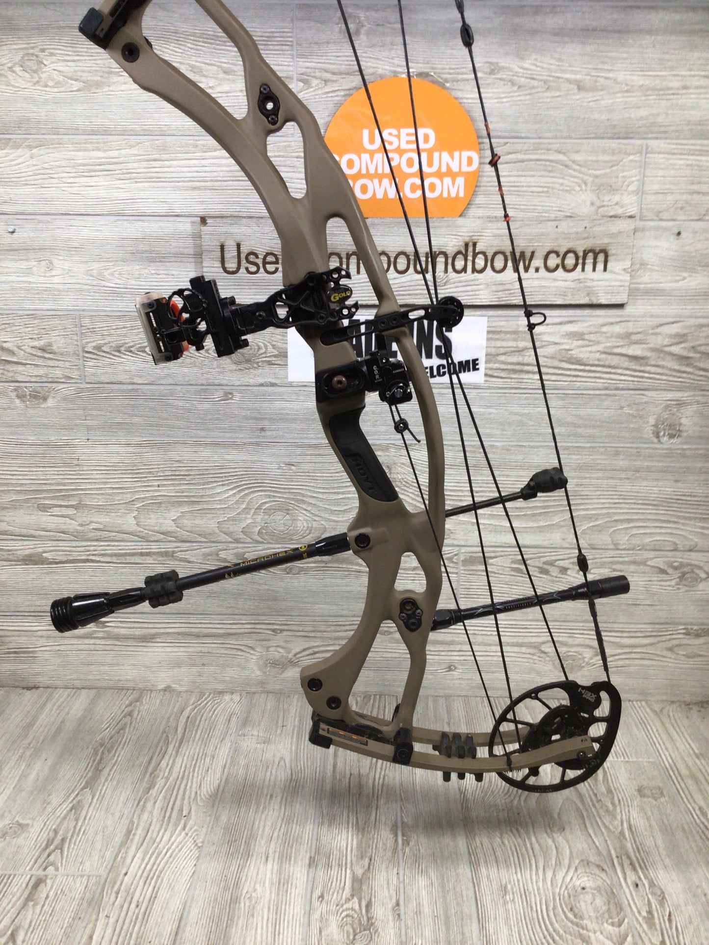 Used Hoyt RX-7 Ultra Left Hand buckskin 28.5/60-70# Package