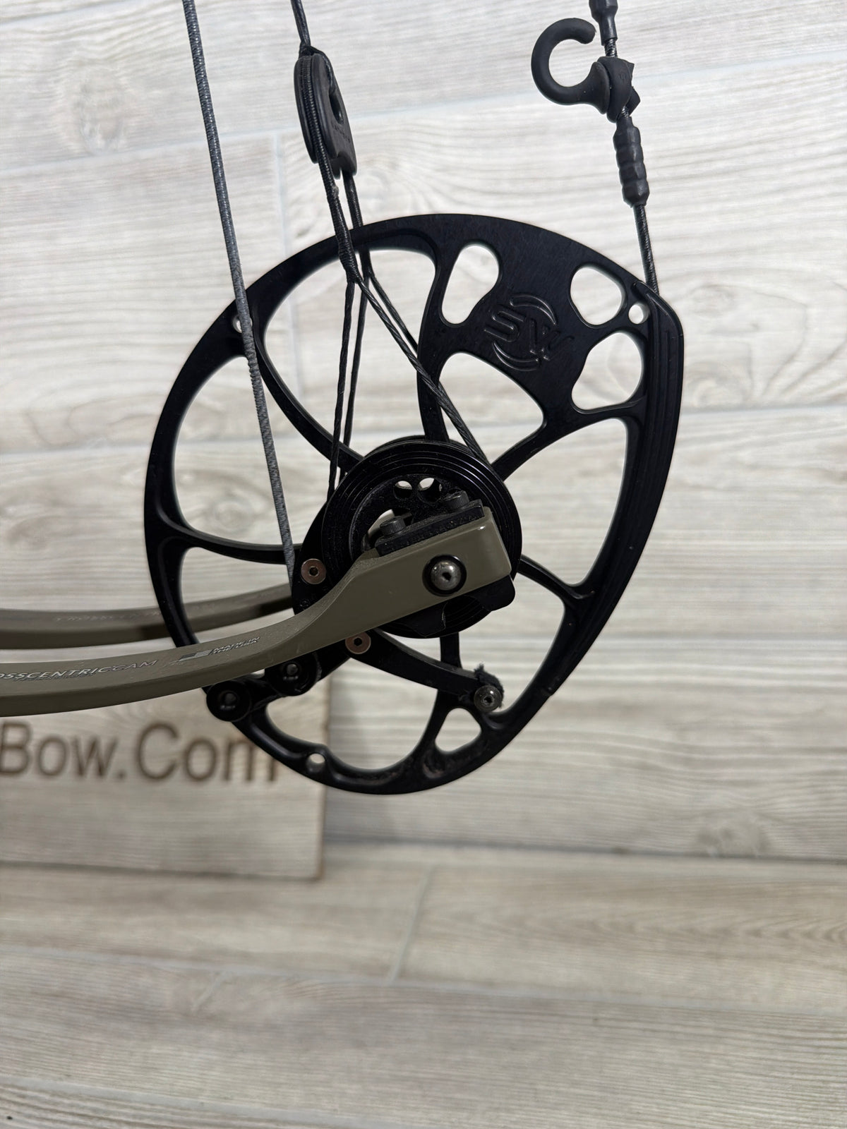 Used Mathews VXR 31.5 27.5" 60lb Left Hand Green Ambush Bow Pkg