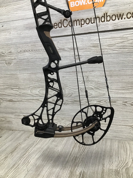 Used Mathews Lift X 29.5 Black W/ Earth Limbs 28.5/70