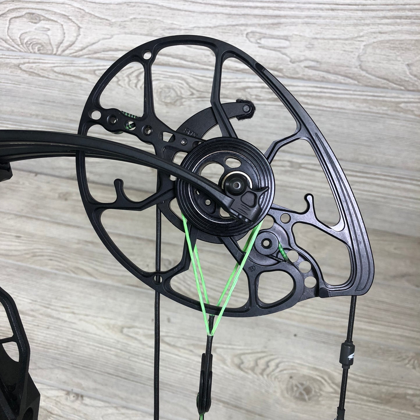 Used Mathews Lift X 33 Black RH Bow green and black custom strings