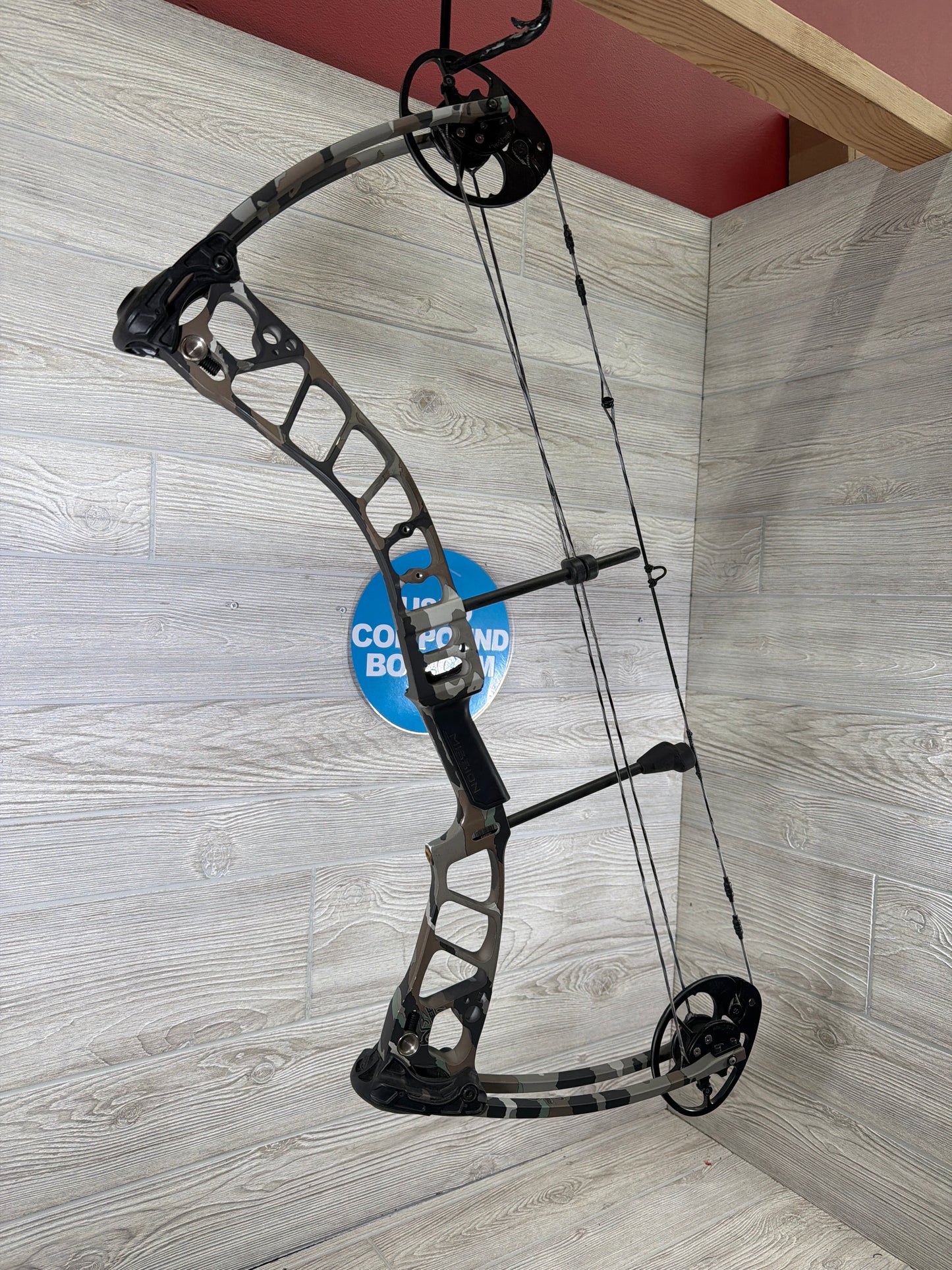 Used Mission MXR 28.5" 70lb Left Hand Camo Bow