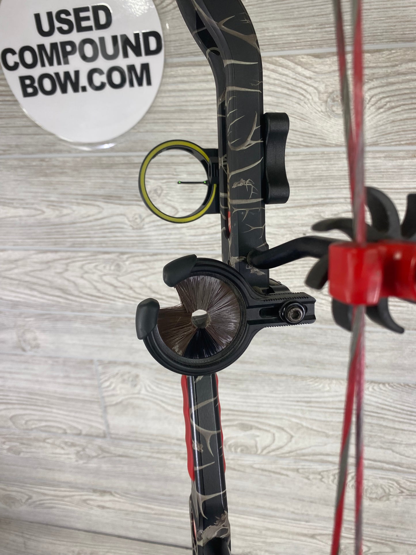 PSE Bow Madness Right Hand 25-30" 60-70lb Bow Pkg