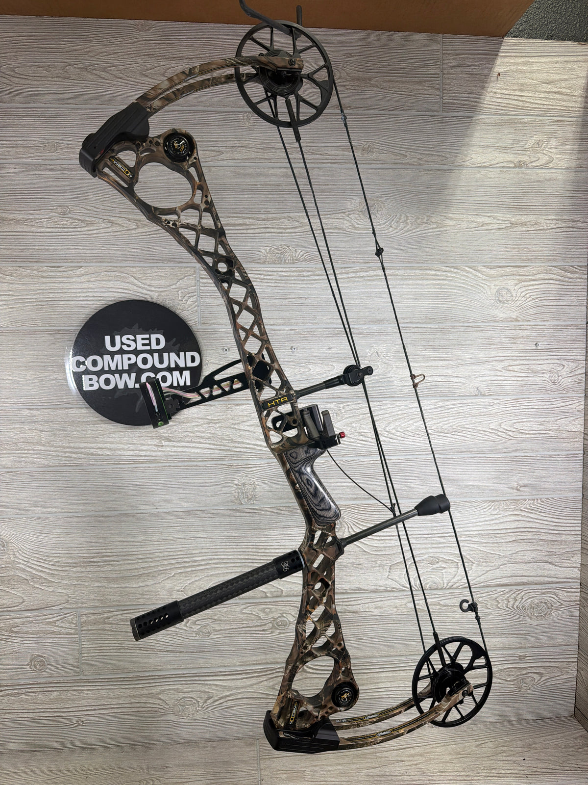 Used Mathews No Cam HTR  RH 29" 50lbs Camo Riser/ Camo Limbs PKG
