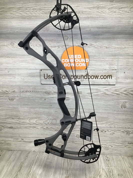 NEW Hoyt RX-8 Right Hand 60-70# Tombstone 28.5-30"