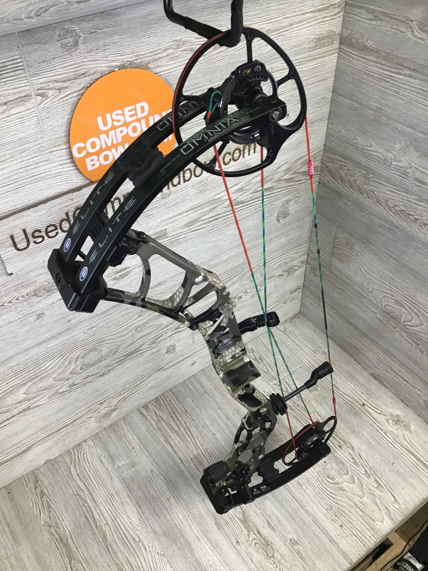 Used Elite Omnia Right Hand 70lb Kuiu Verde.