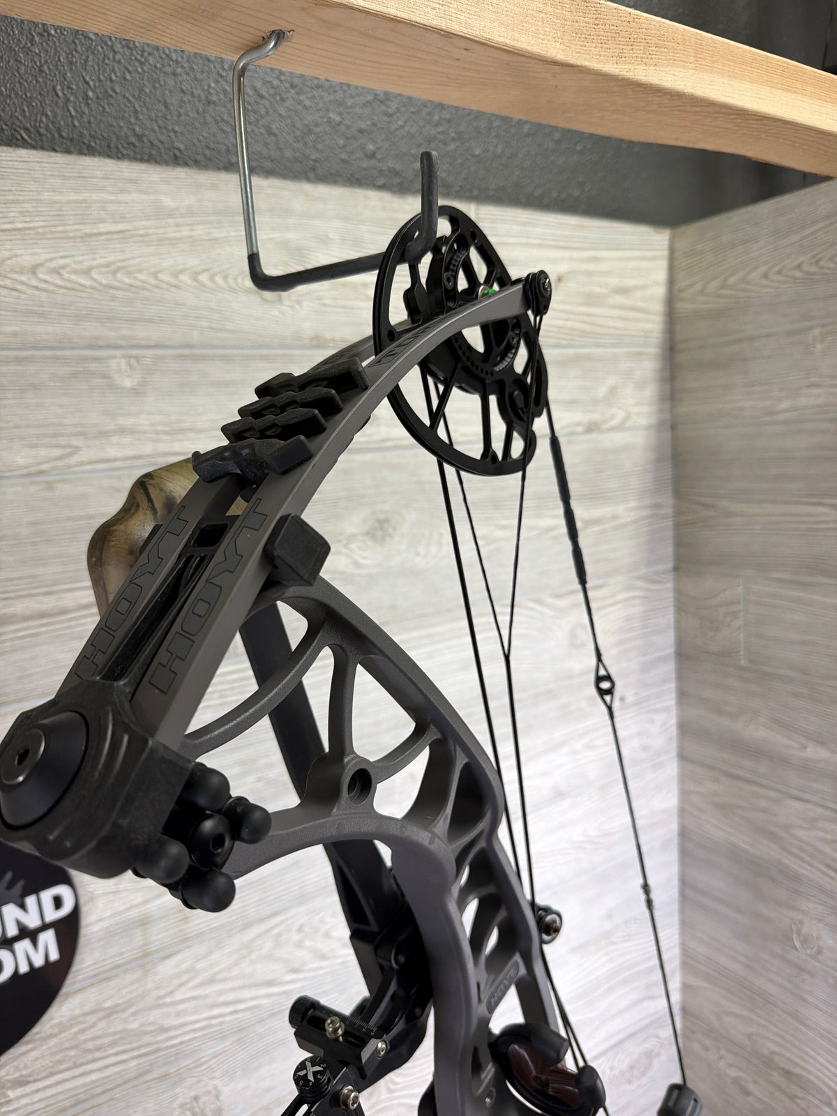 Used Hoyt Torrex XT Right Hand Tombstone 60-70lbs PKG